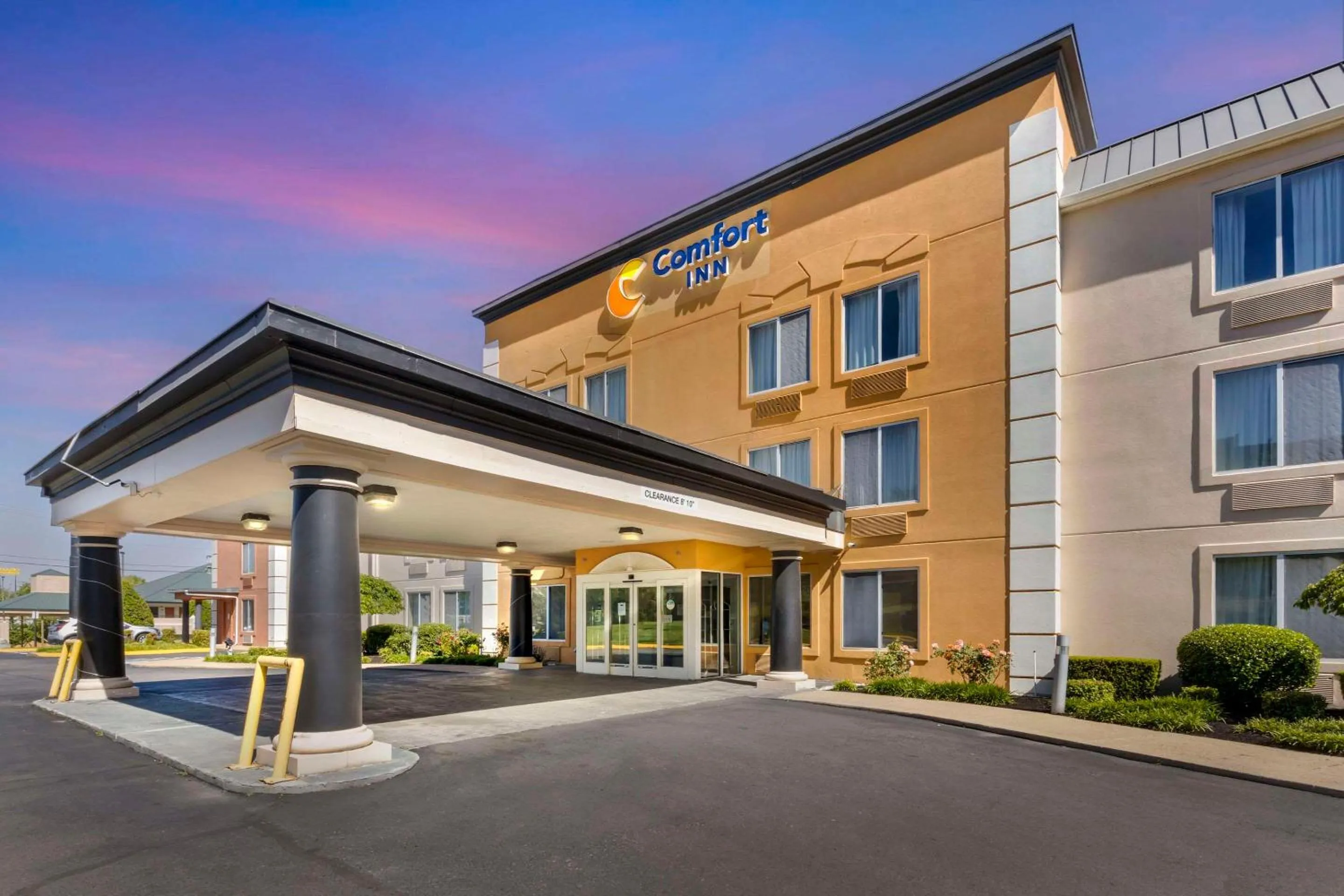 Property building in Comfort Inn Dickson