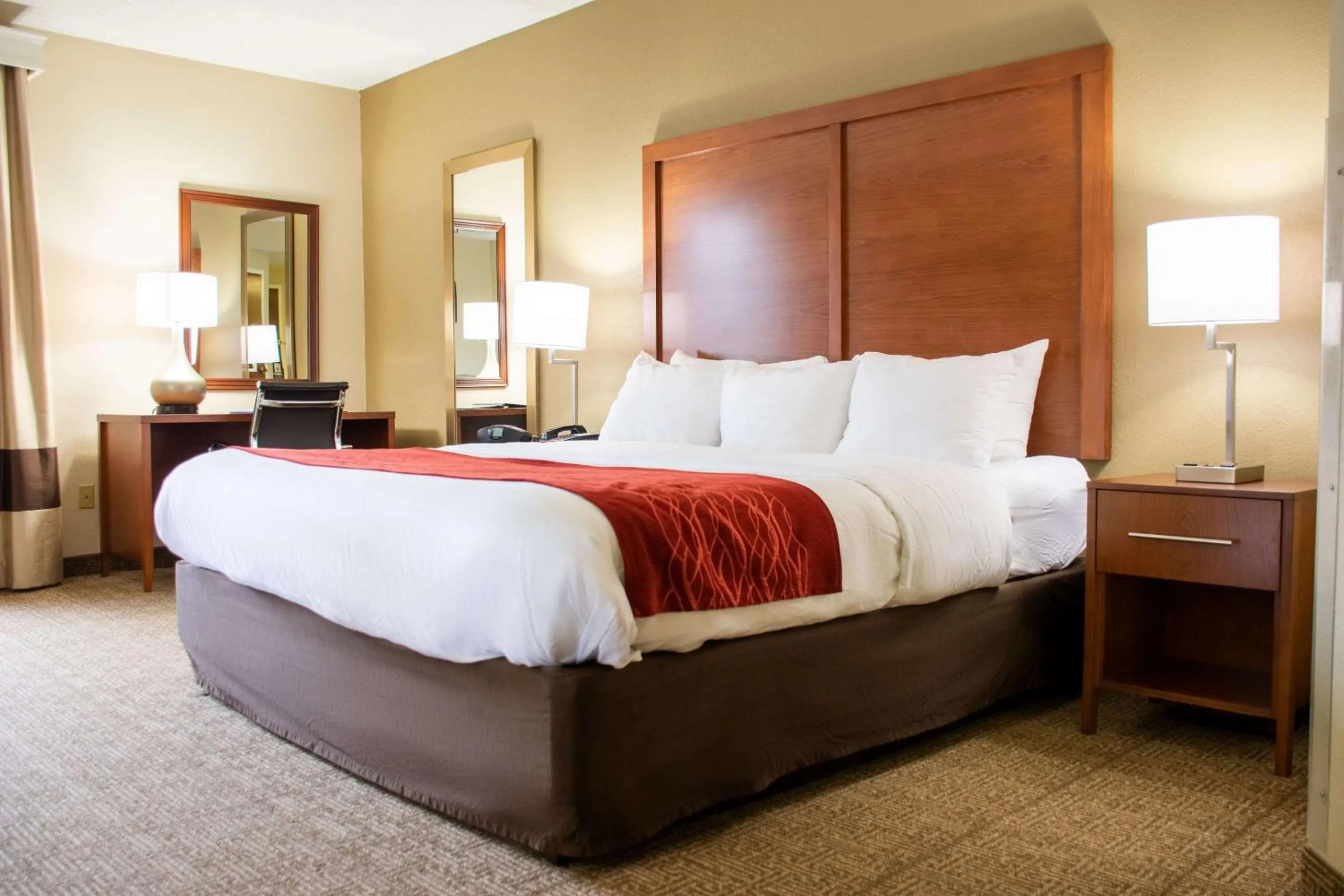 Bedroom, Bed in Comfort Inn Dickson