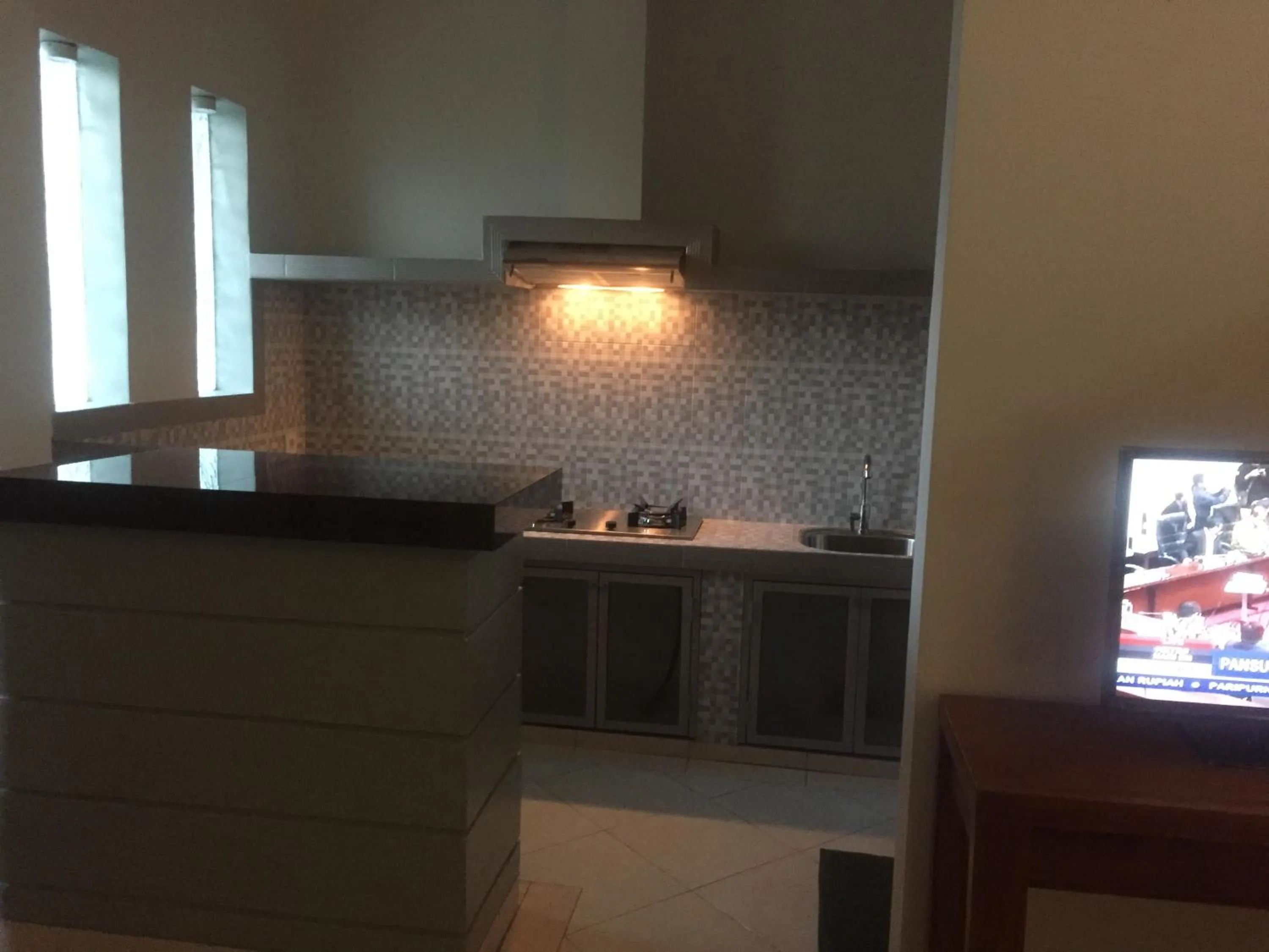 Kitchen or kitchenette in Surya Guest House Sanur