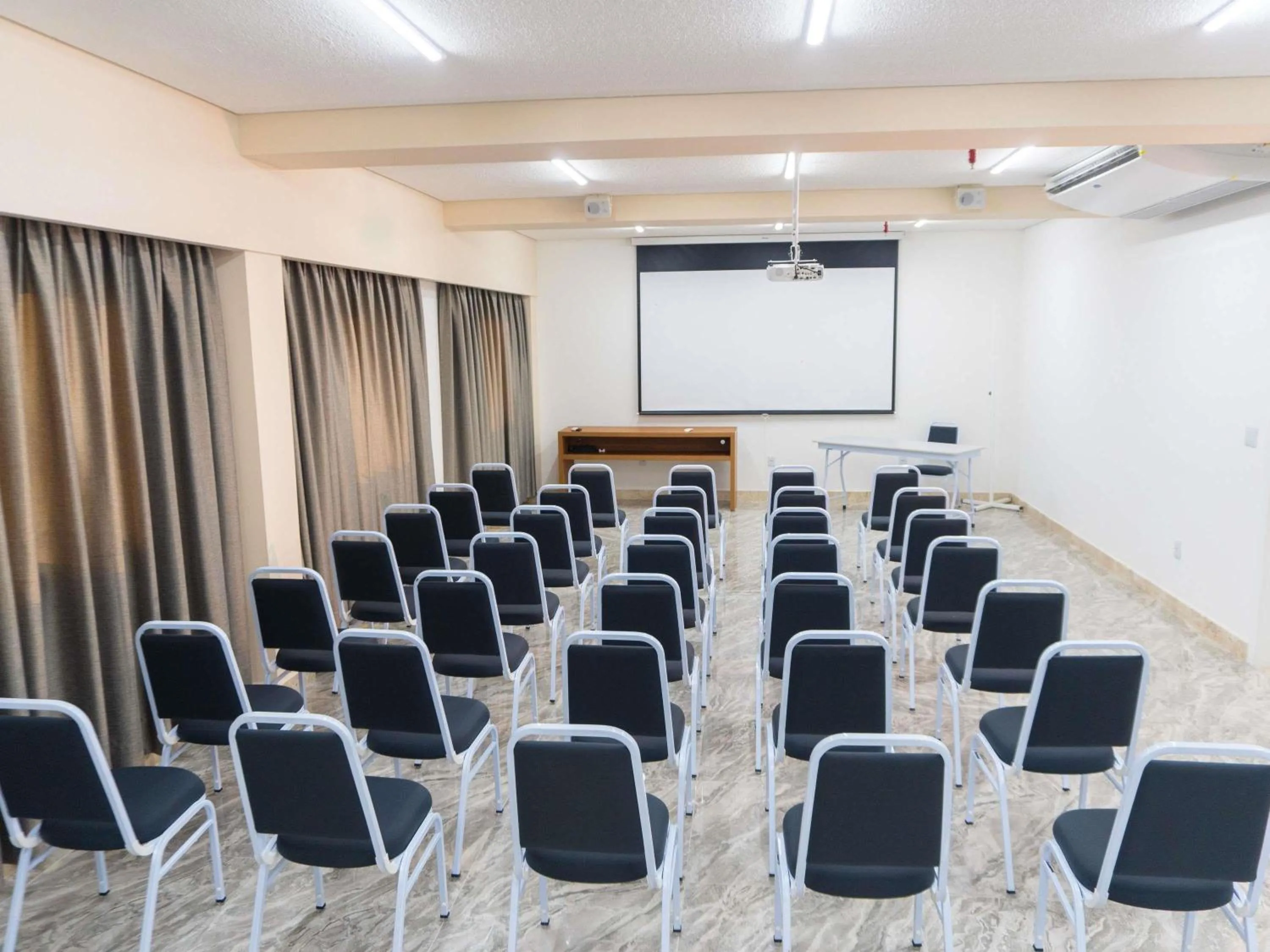 Meeting/conference room in ibis Vitoria da Conquista