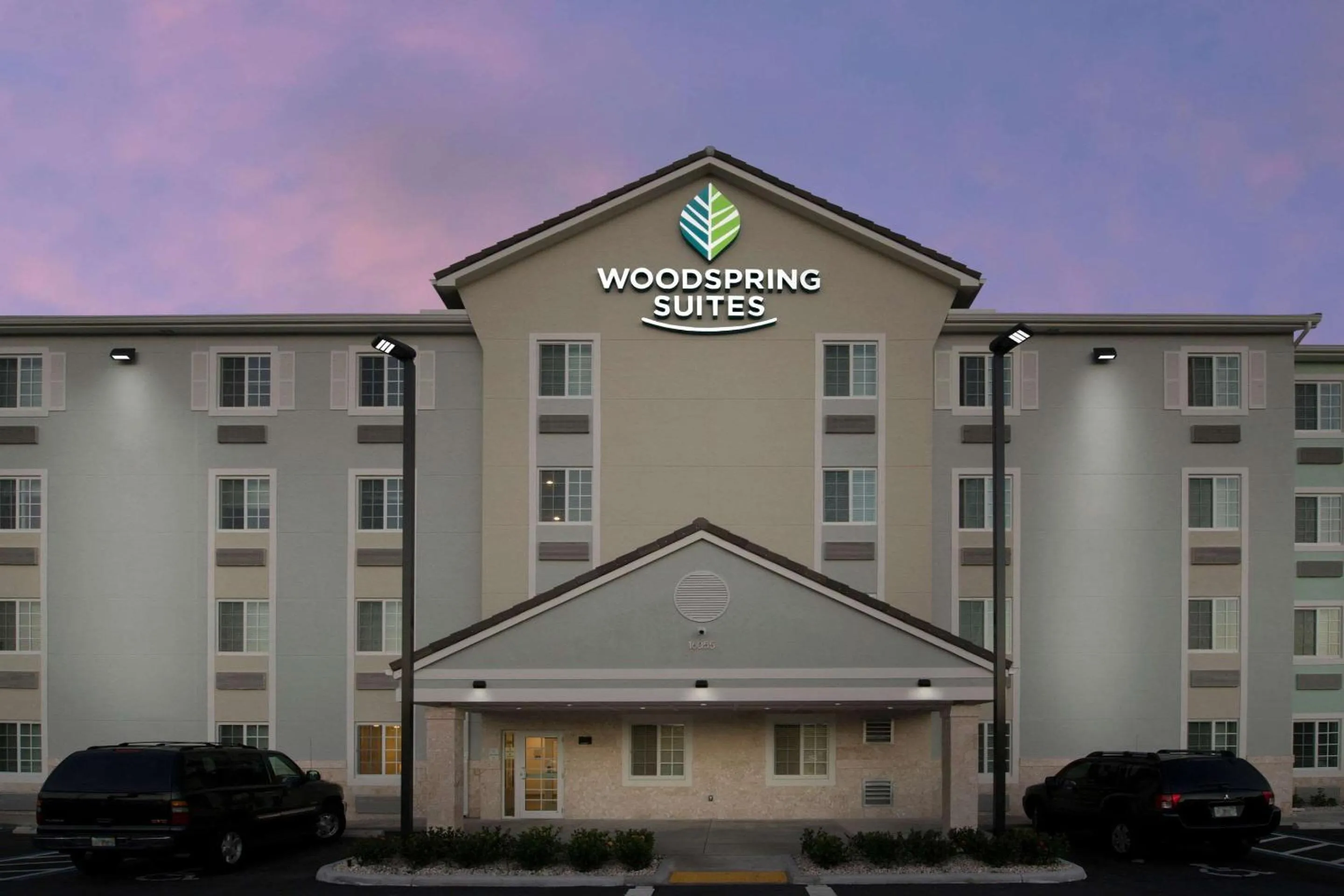 Property building in WoodSpring Suites Miami Southwest