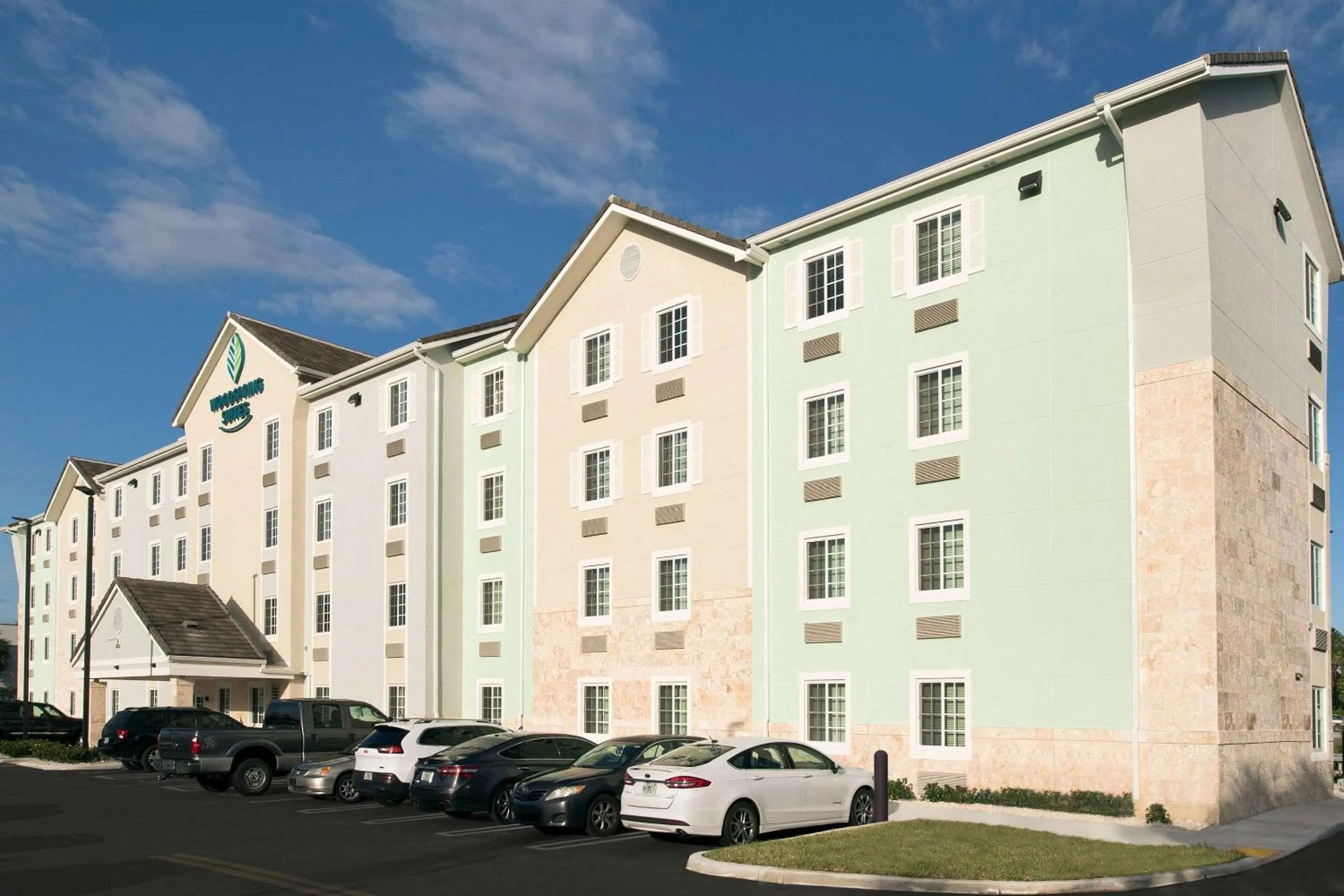 Property building in WoodSpring Suites Miami Southwest