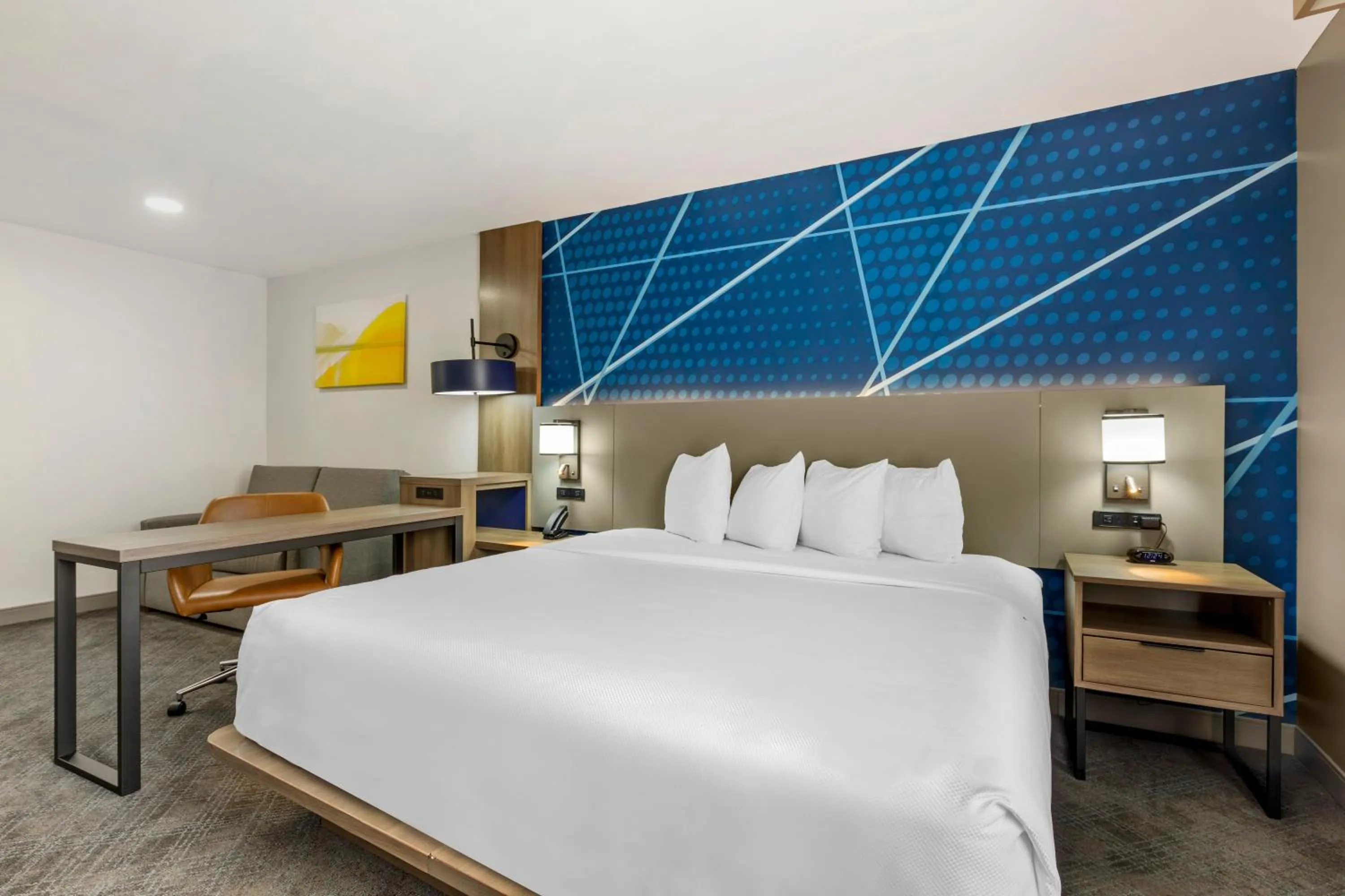 Photo of the whole room, Bed in Comfort Inn & Suites Irving Las Colinas DFW