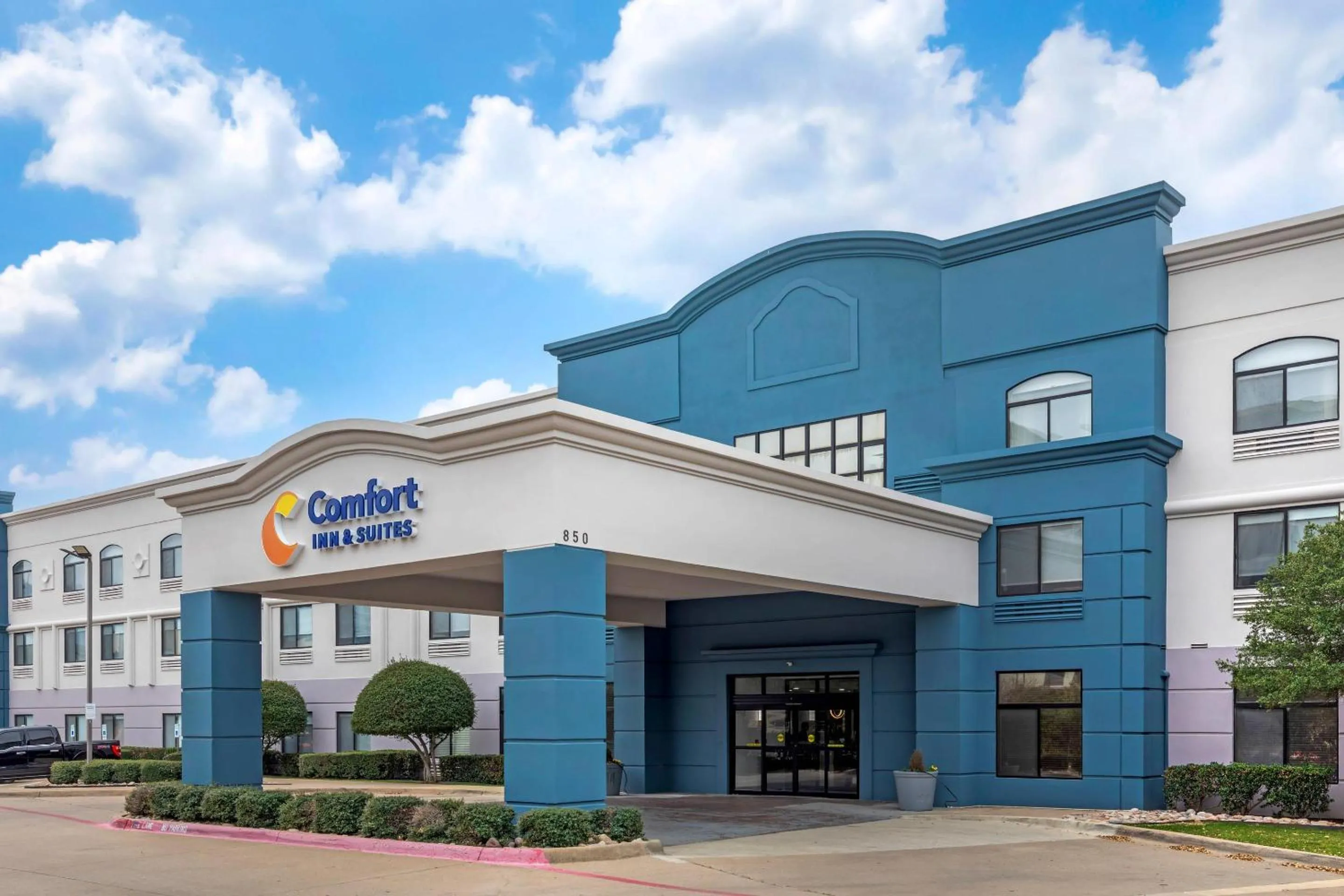 Property building in Comfort Inn & Suites Irving Las Colinas DFW