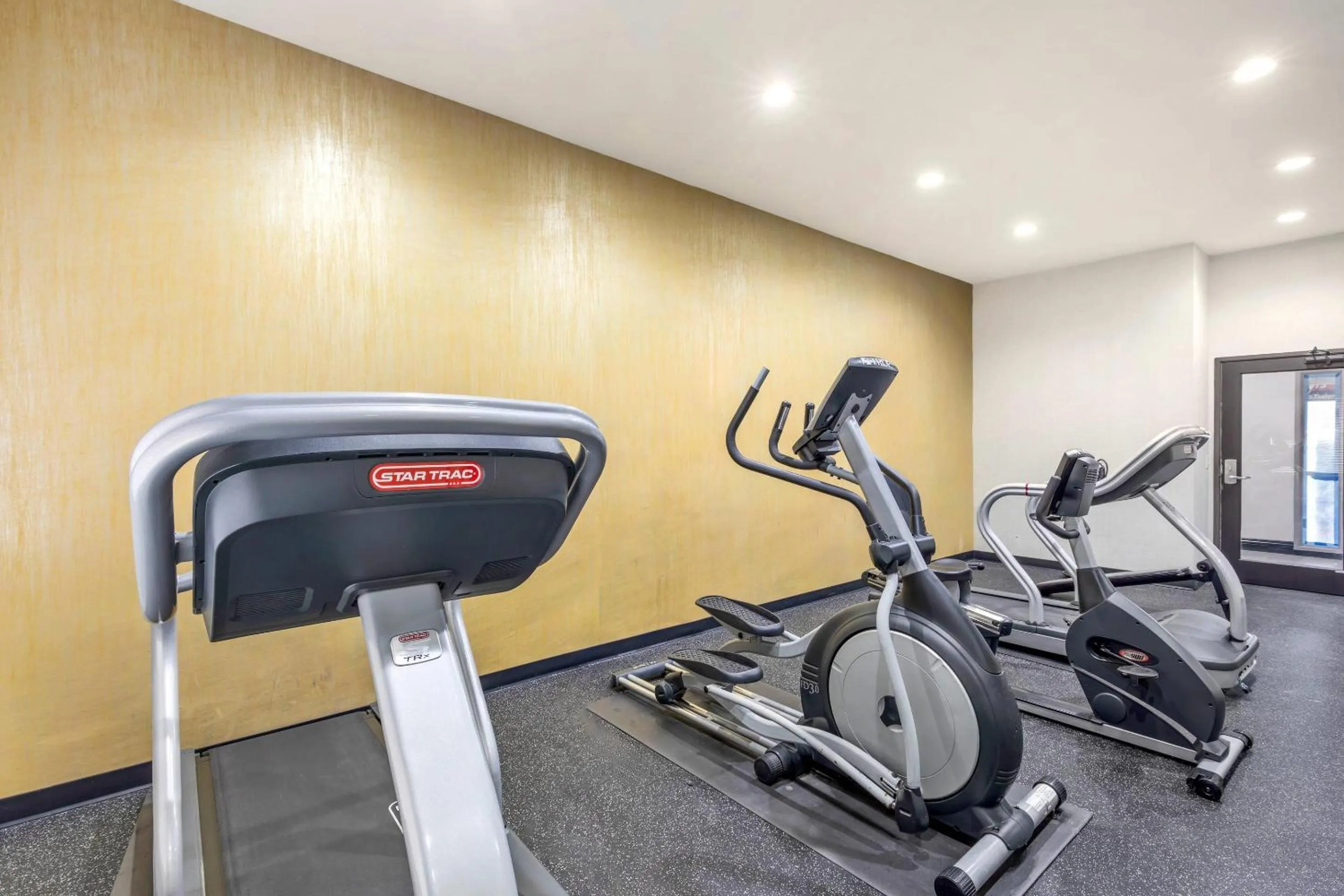 Fitness centre/facilities in Comfort Inn & Suites Irving Las Colinas DFW