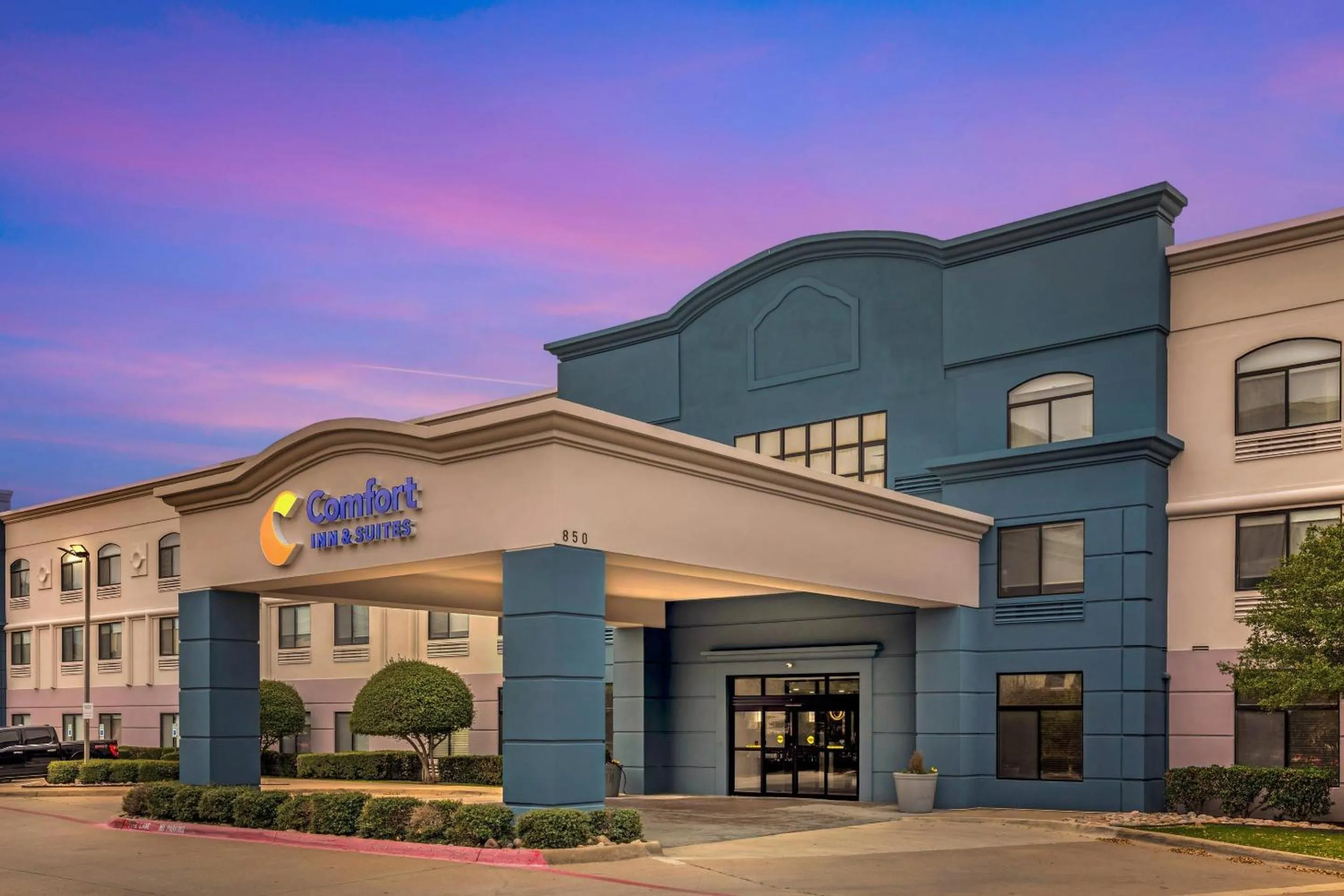 Property building in Comfort Inn & Suites Irving Las Colinas DFW