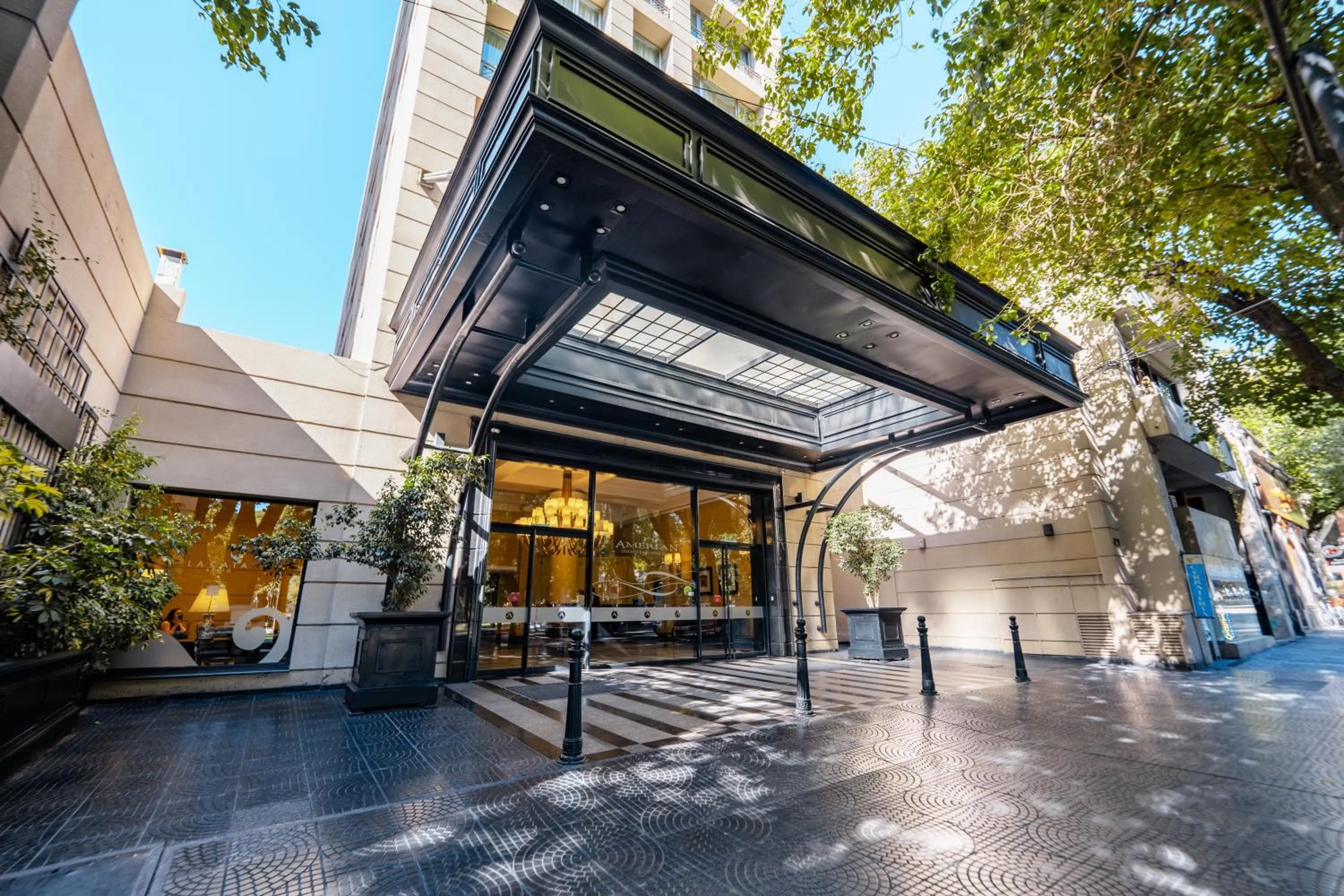 Facade/entrance in Amérian Mendoza