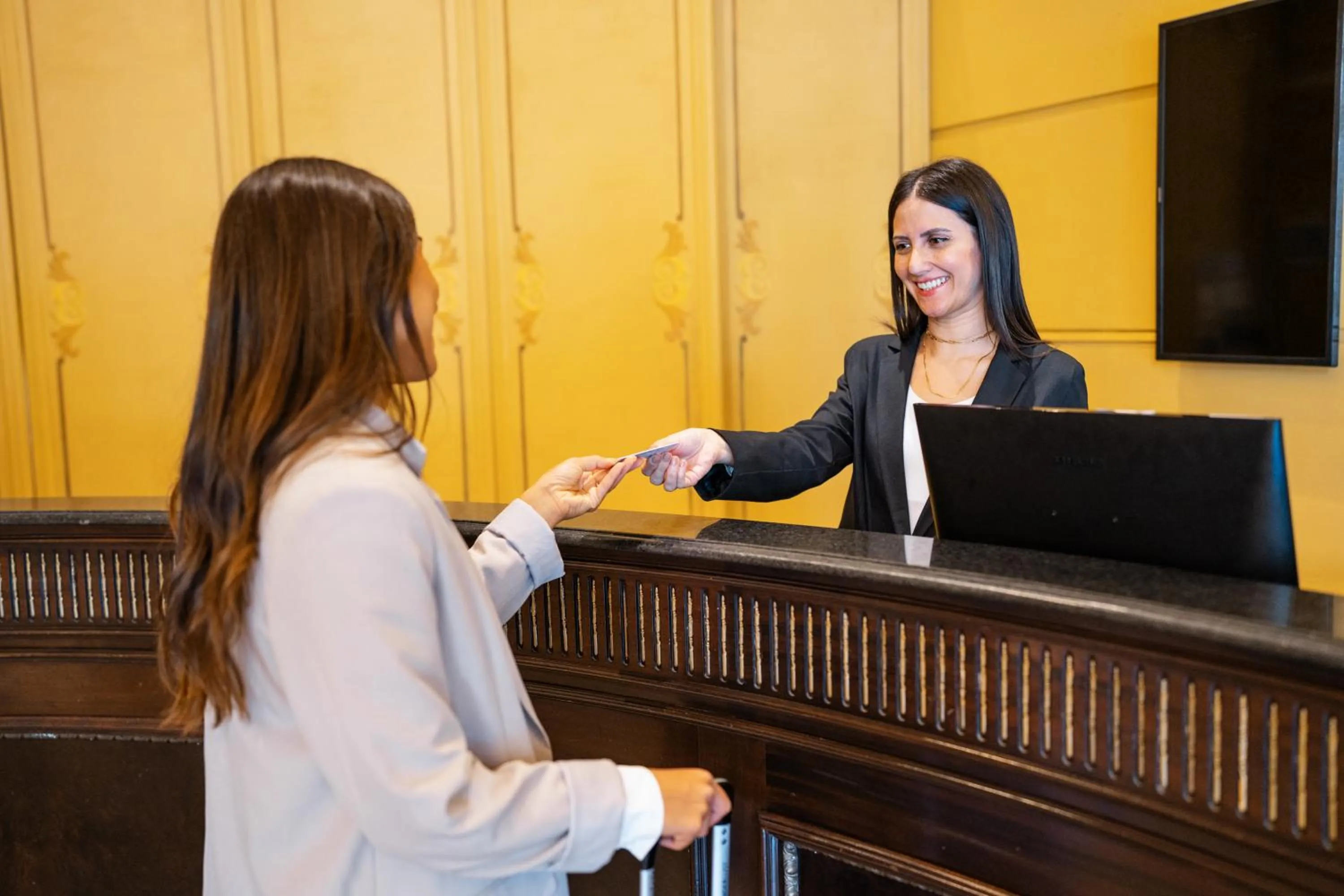 Staff in Amérian Mendoza