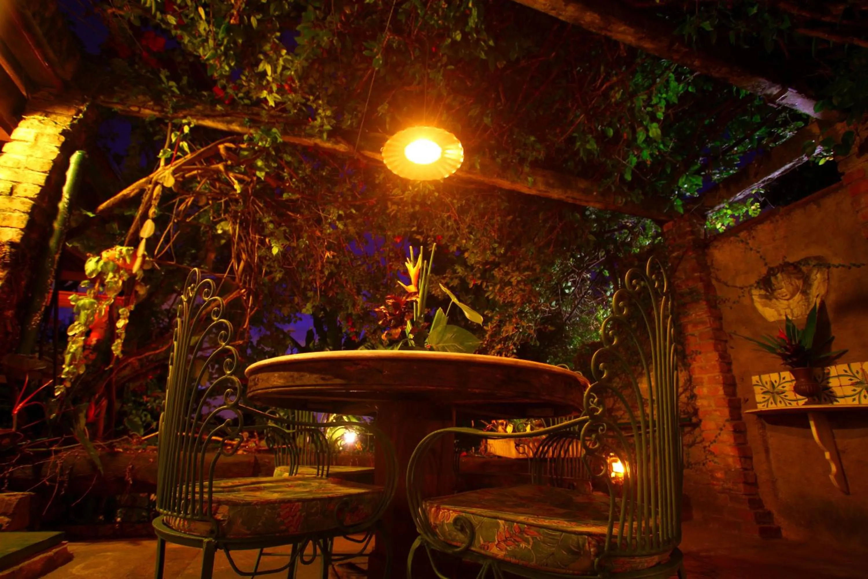 Restaurant/places to eat in Pousada do Amparo