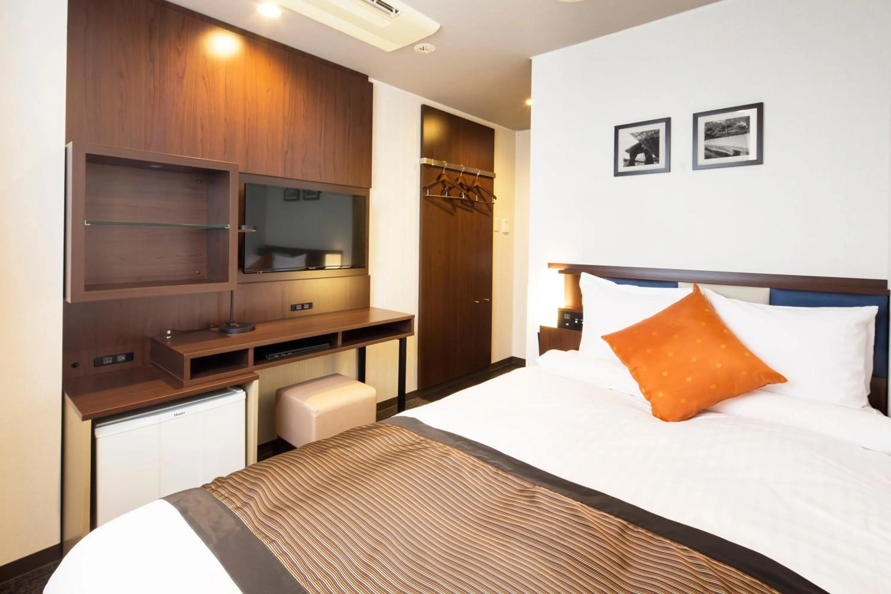 Photo of the whole room, Bed in HOTEL MYSTAYS Kanazawa Castle