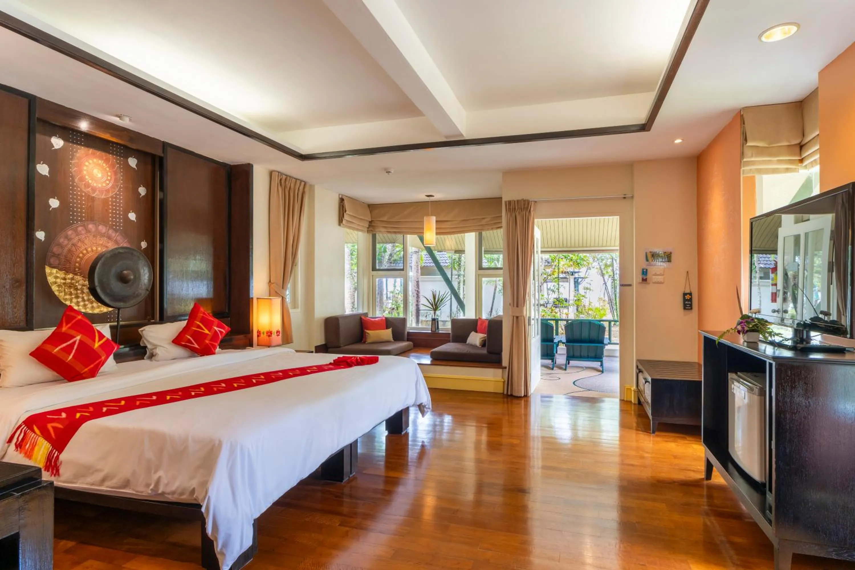 Bed in Baan Khaolak Beach Resort
