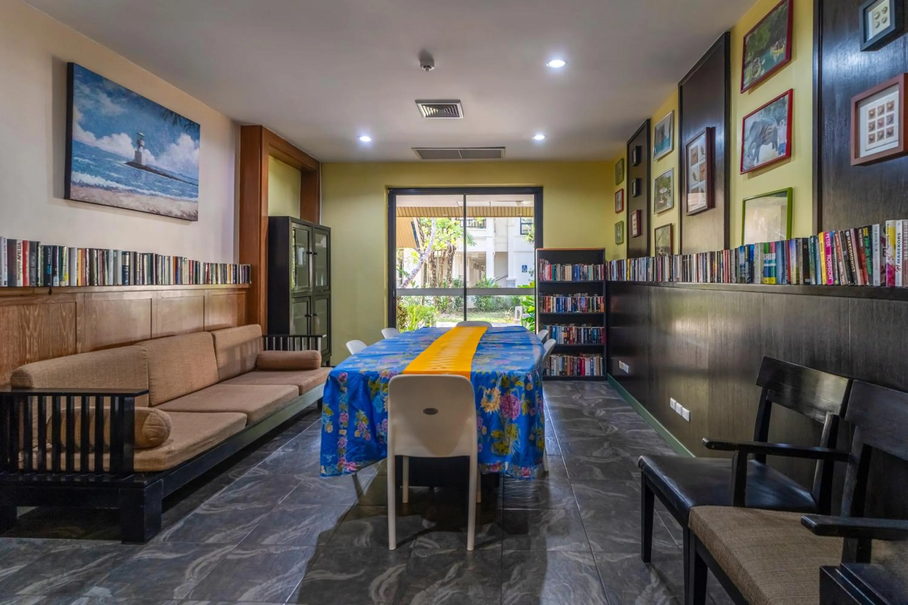 Library in Baan Khaolak Beach Resort