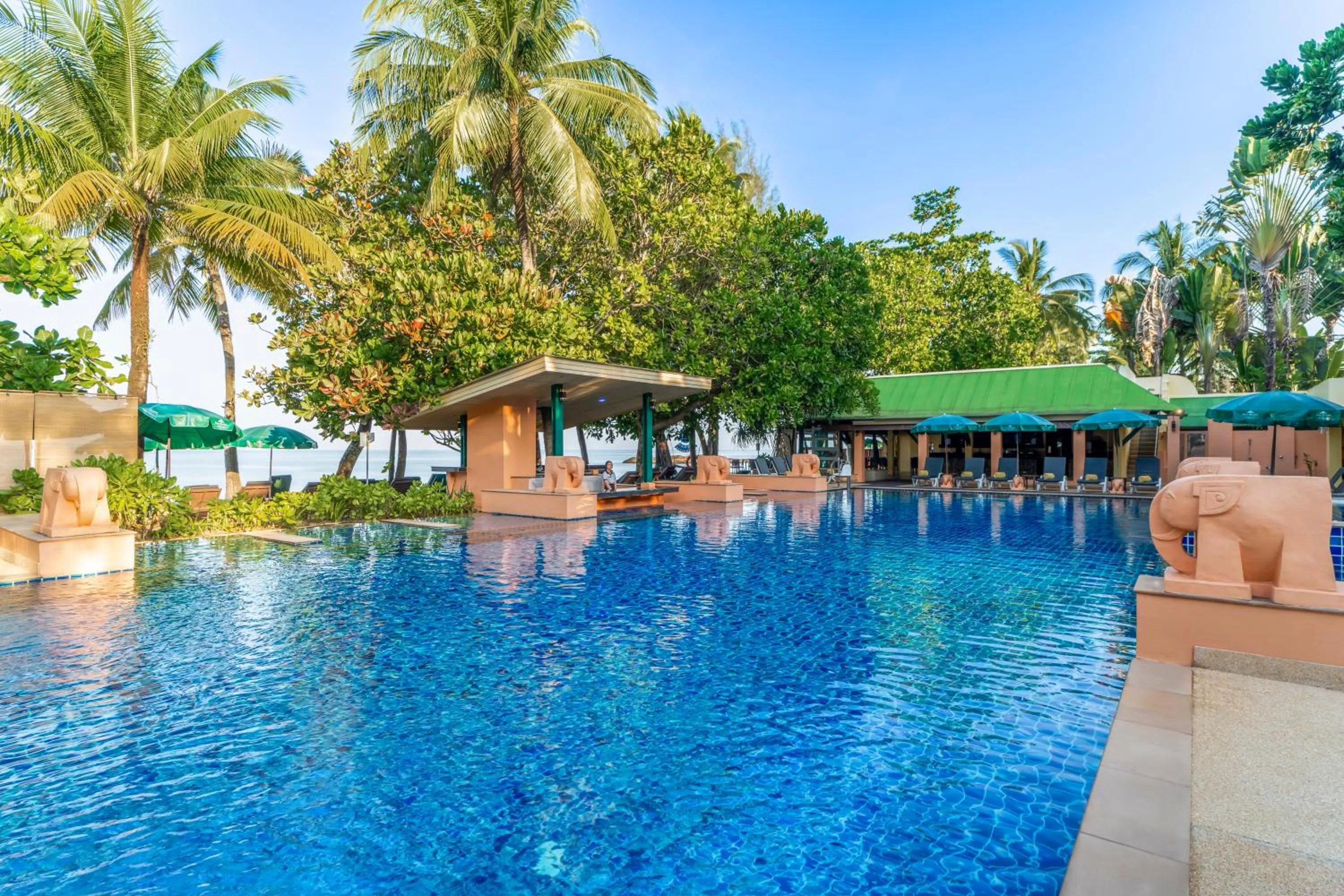 Swimming pool in Baan Khaolak Beach Resort