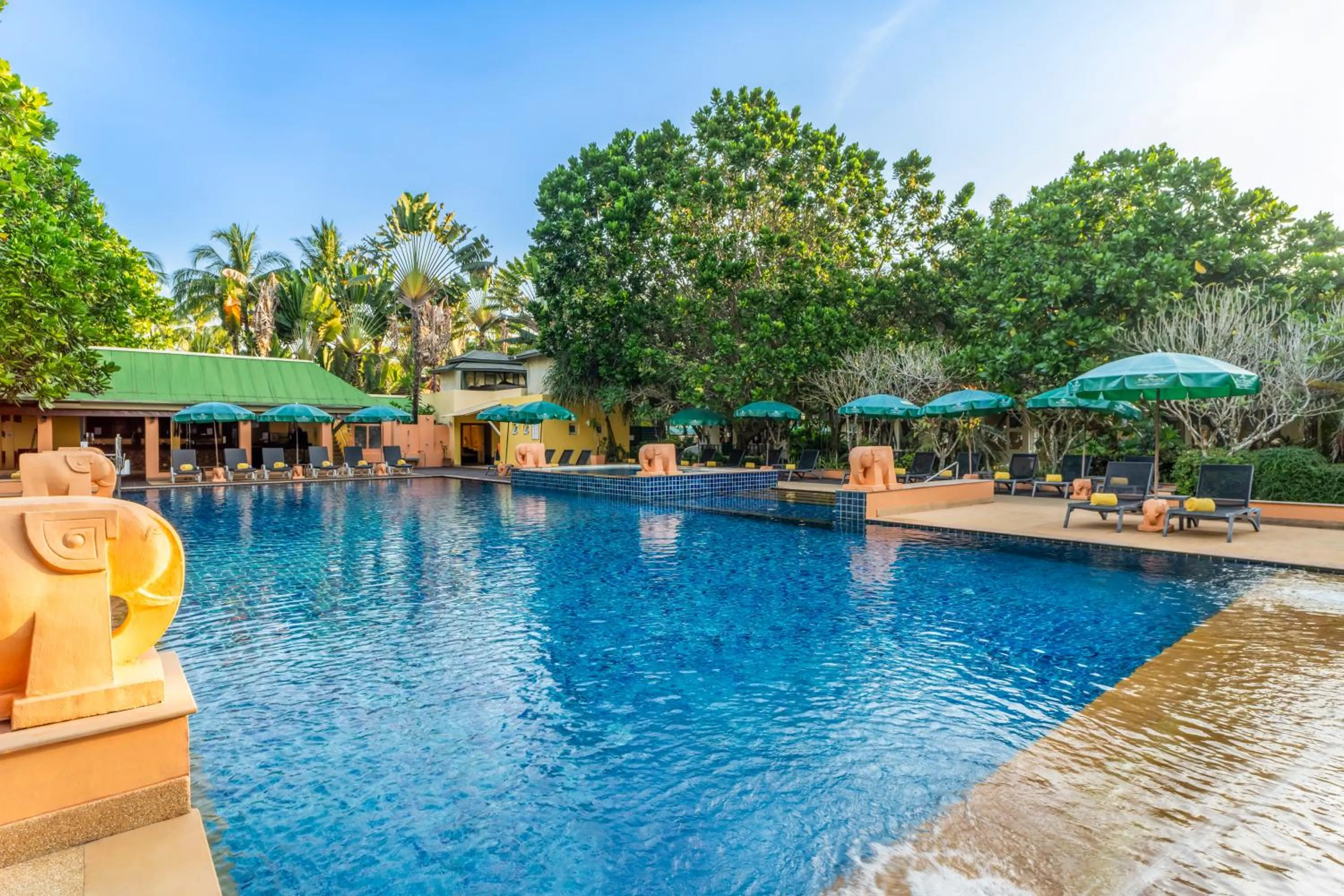 Swimming pool in Baan Khaolak Beach Resort