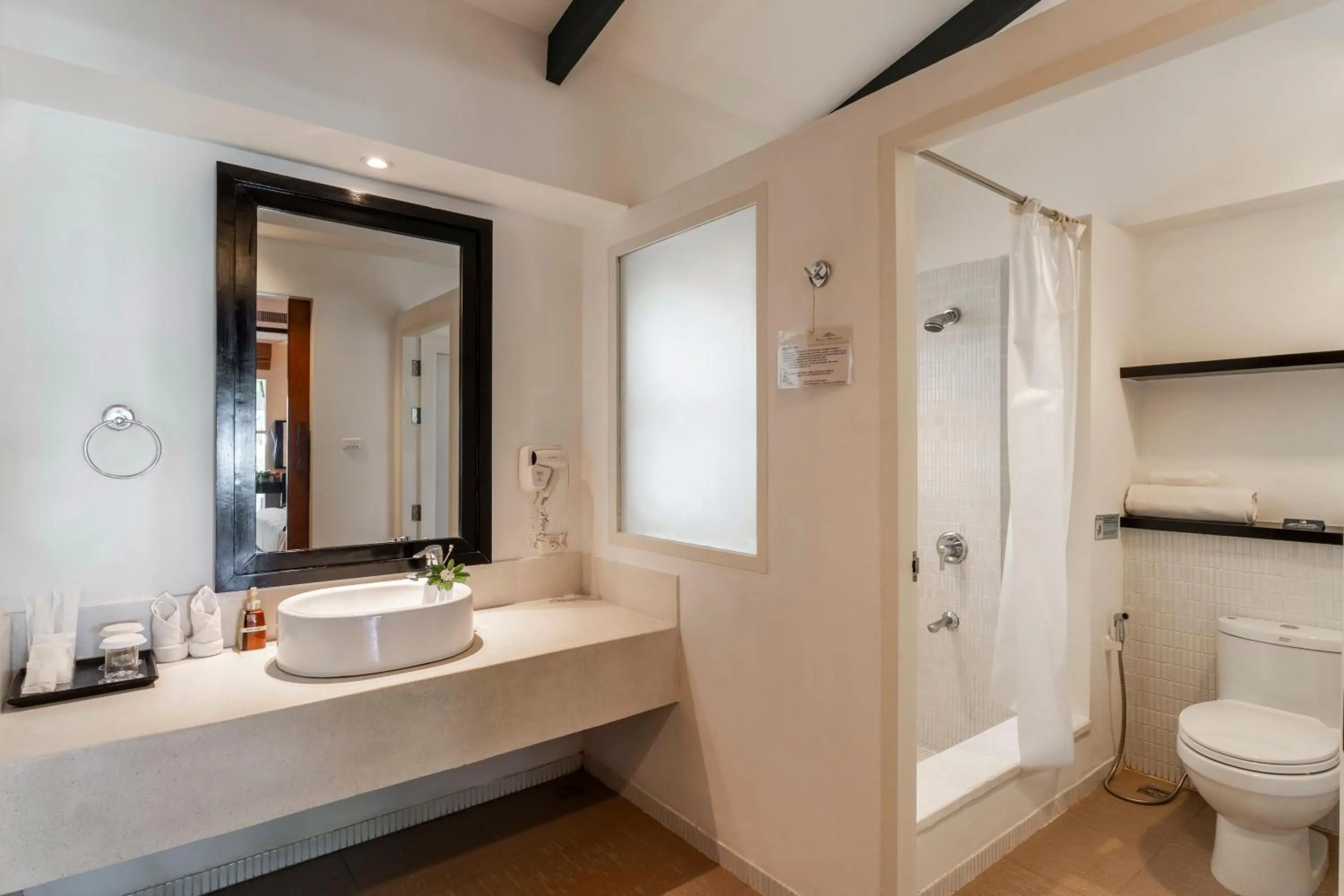 Shower in Baan Khaolak Beach Resort