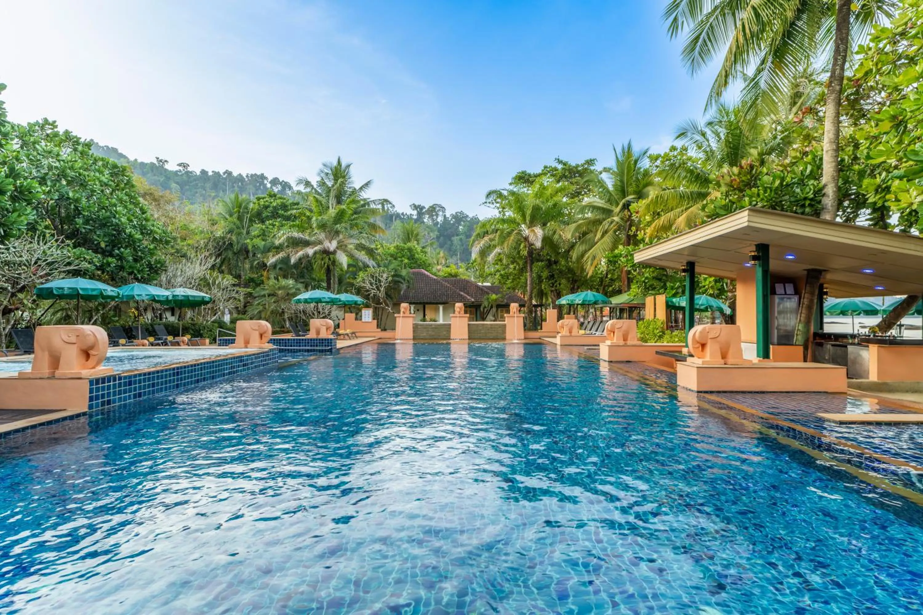 Swimming pool in Baan Khaolak Beach Resort