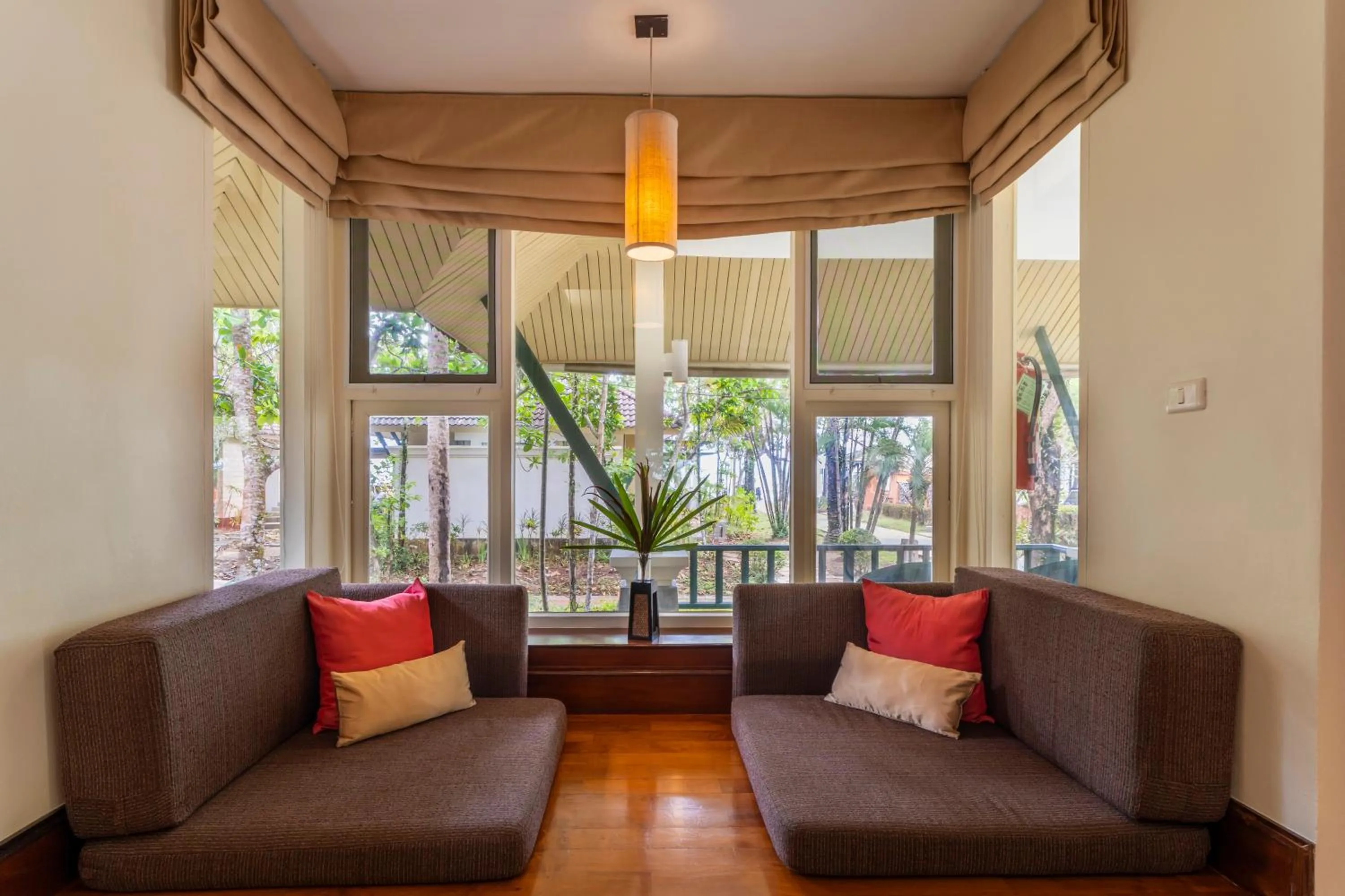 Seating area in Baan Khaolak Beach Resort