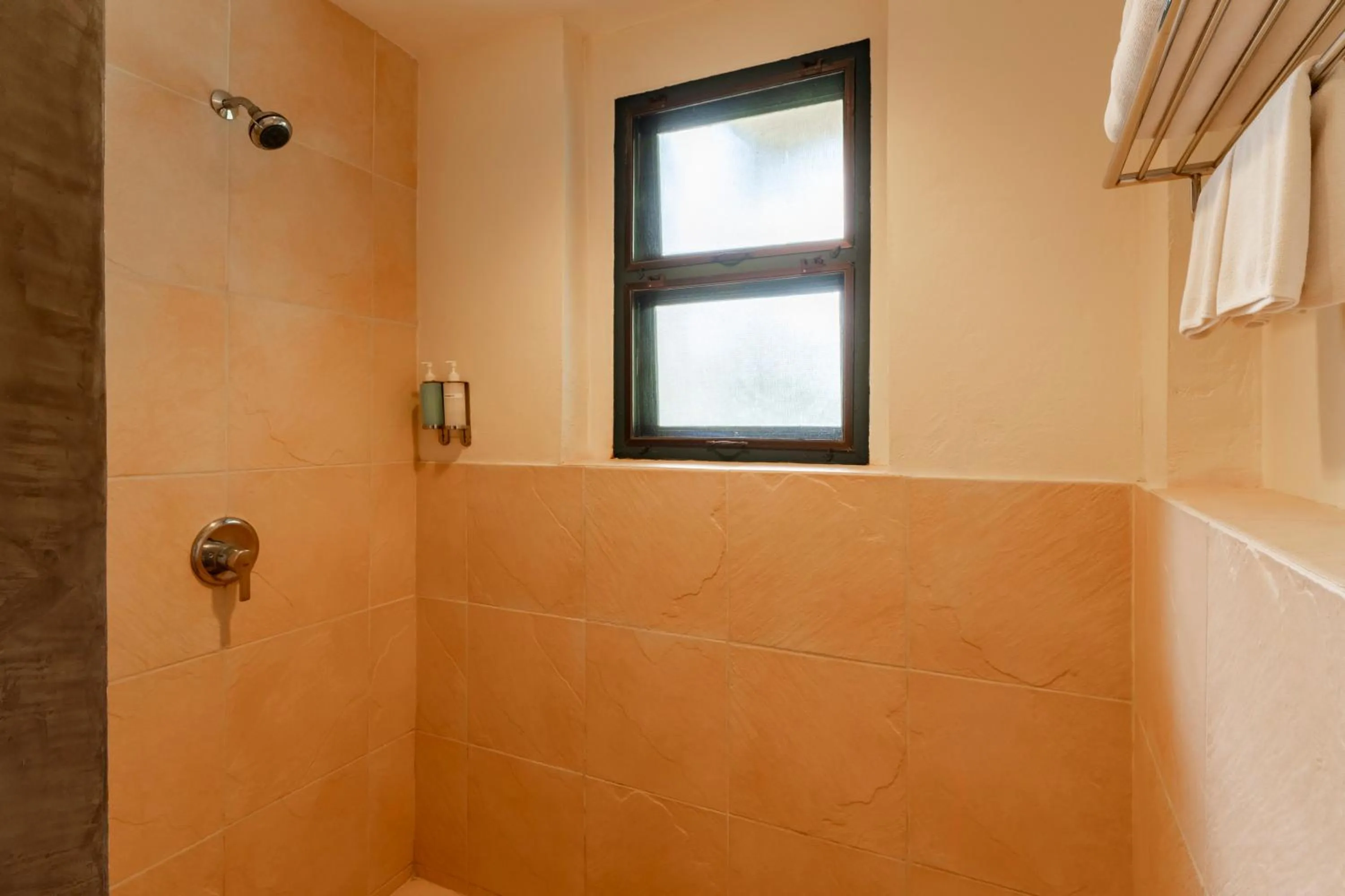 Shower in Baan Khaolak Beach Resort