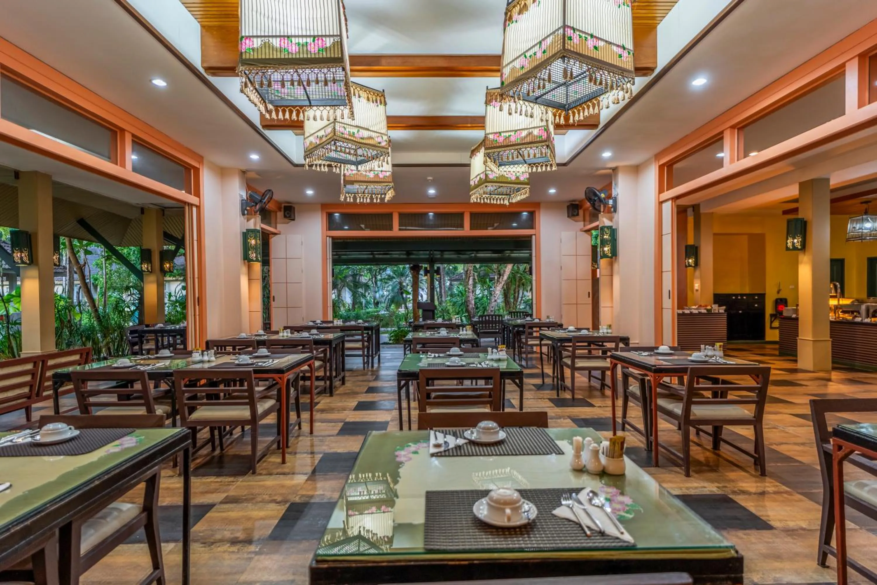 Restaurant/places to eat in Baan Khaolak Beach Resort