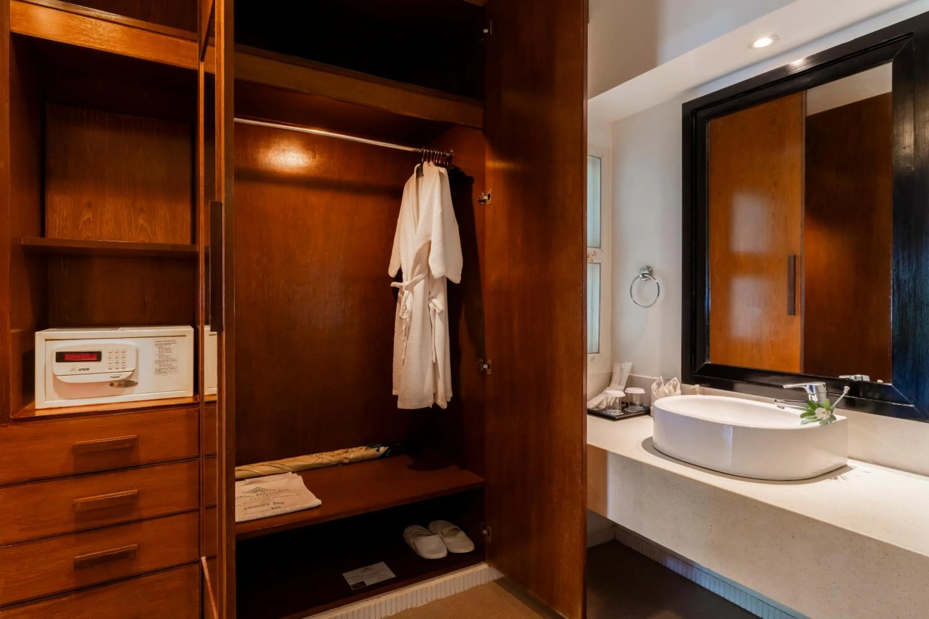 safe in Baan Khaolak Beach Resort