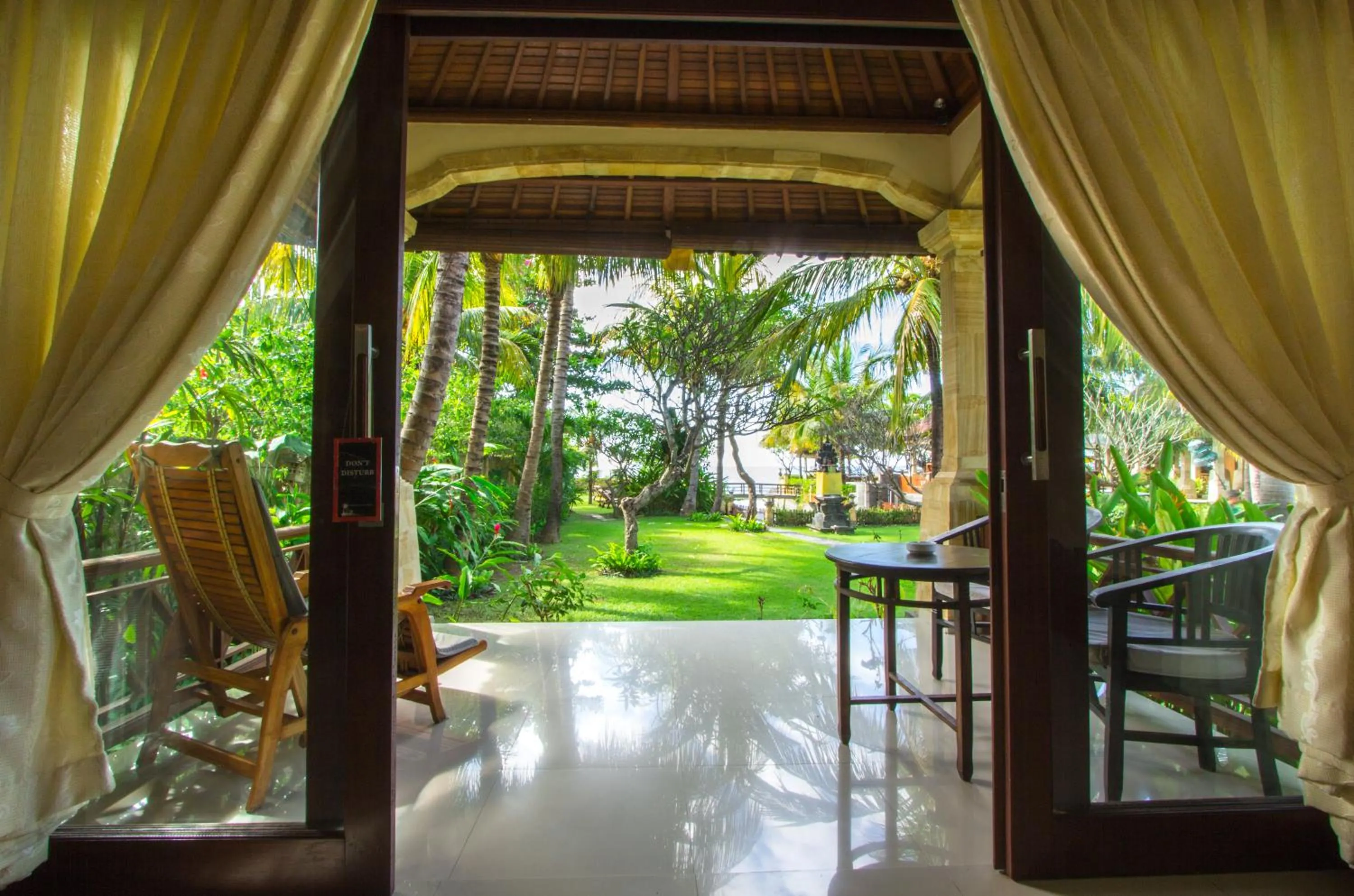 Garden in Arya Amed Beach Resort and Dive Center