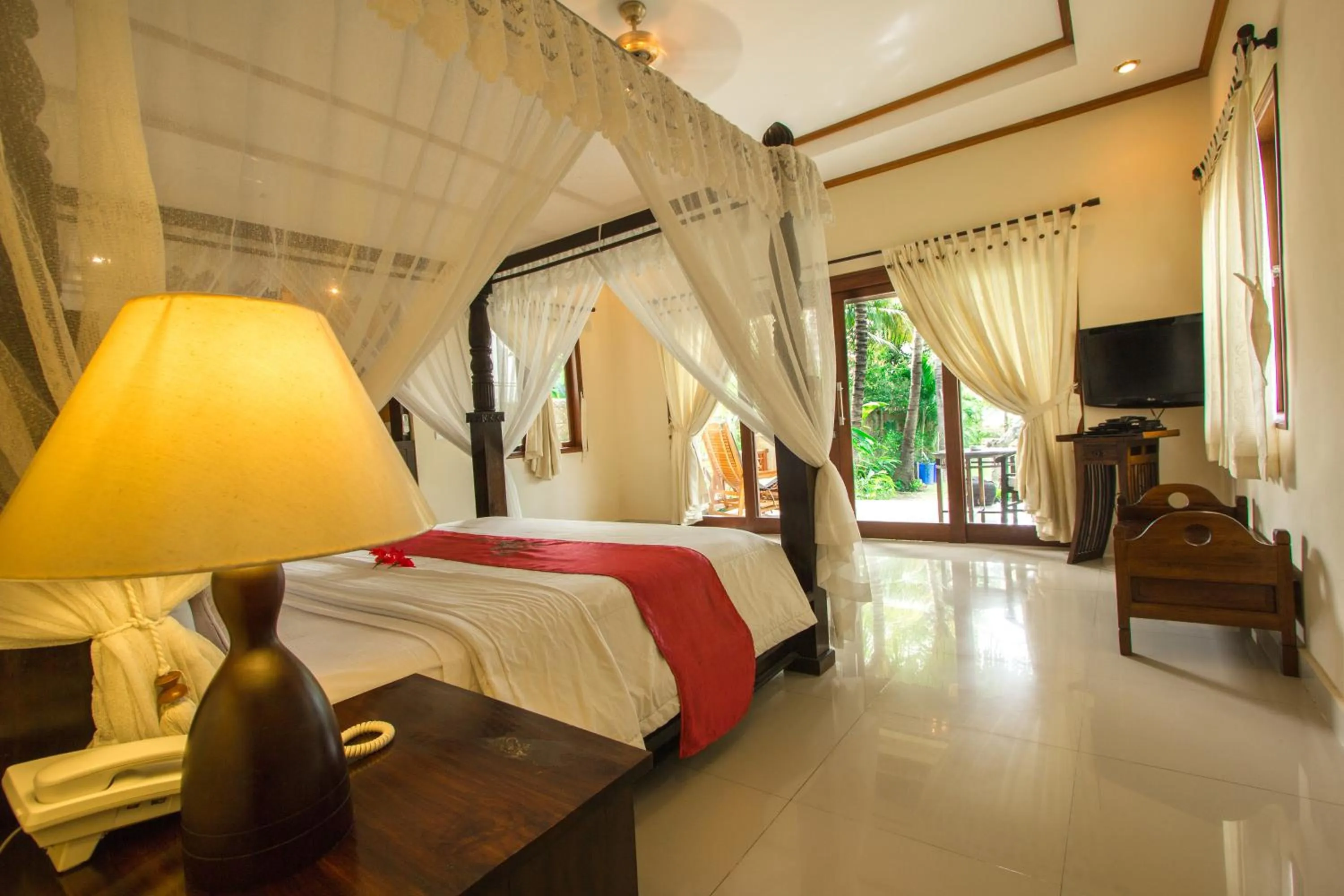 TV and multimedia, Bed in Arya Amed Beach Resort and Dive Center