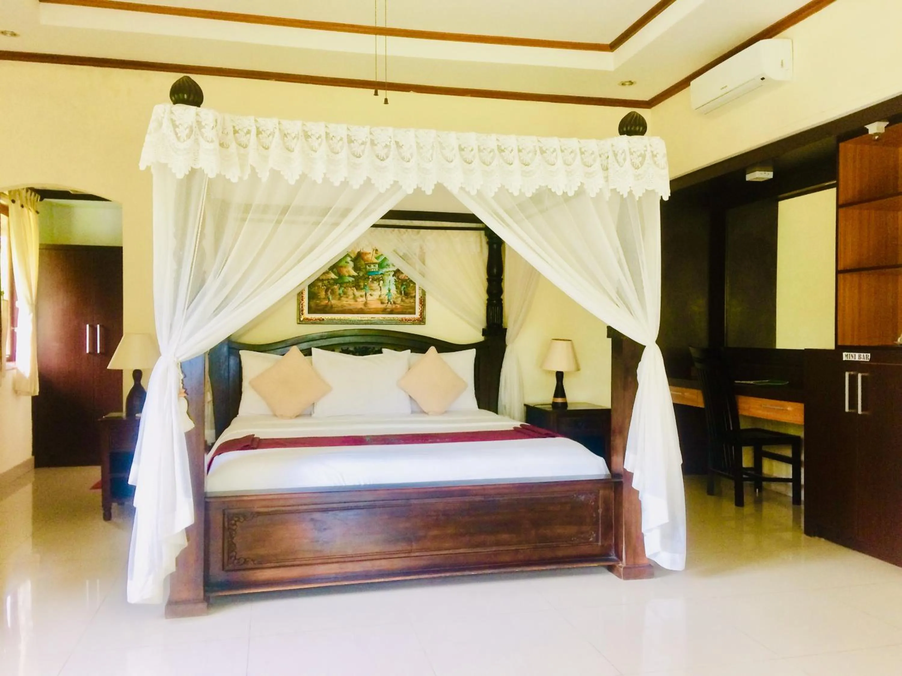 Coffee/tea facilities, Bed in Arya Amed Beach Resort and Dive Center