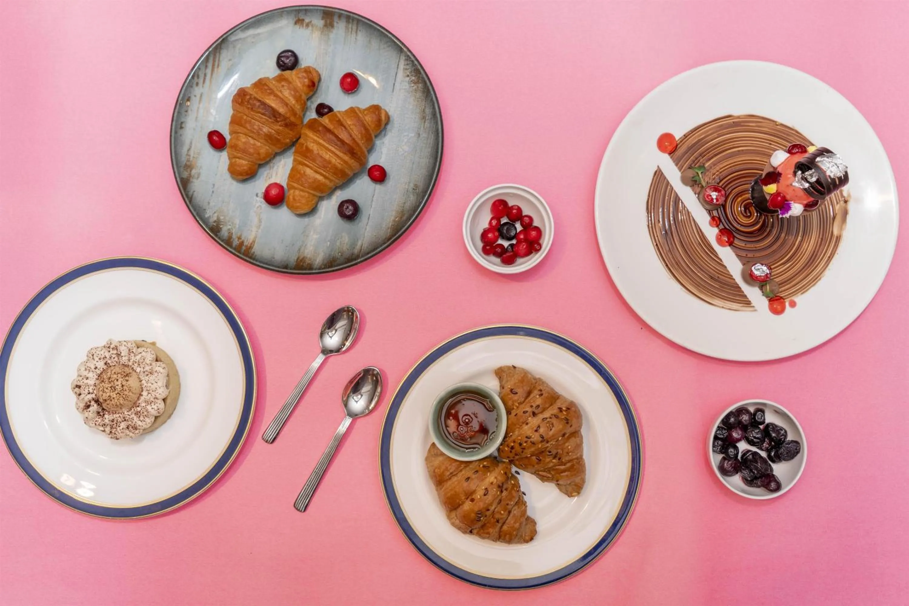 Food and drinks in Radisson Blu Plaza Delhi Airport