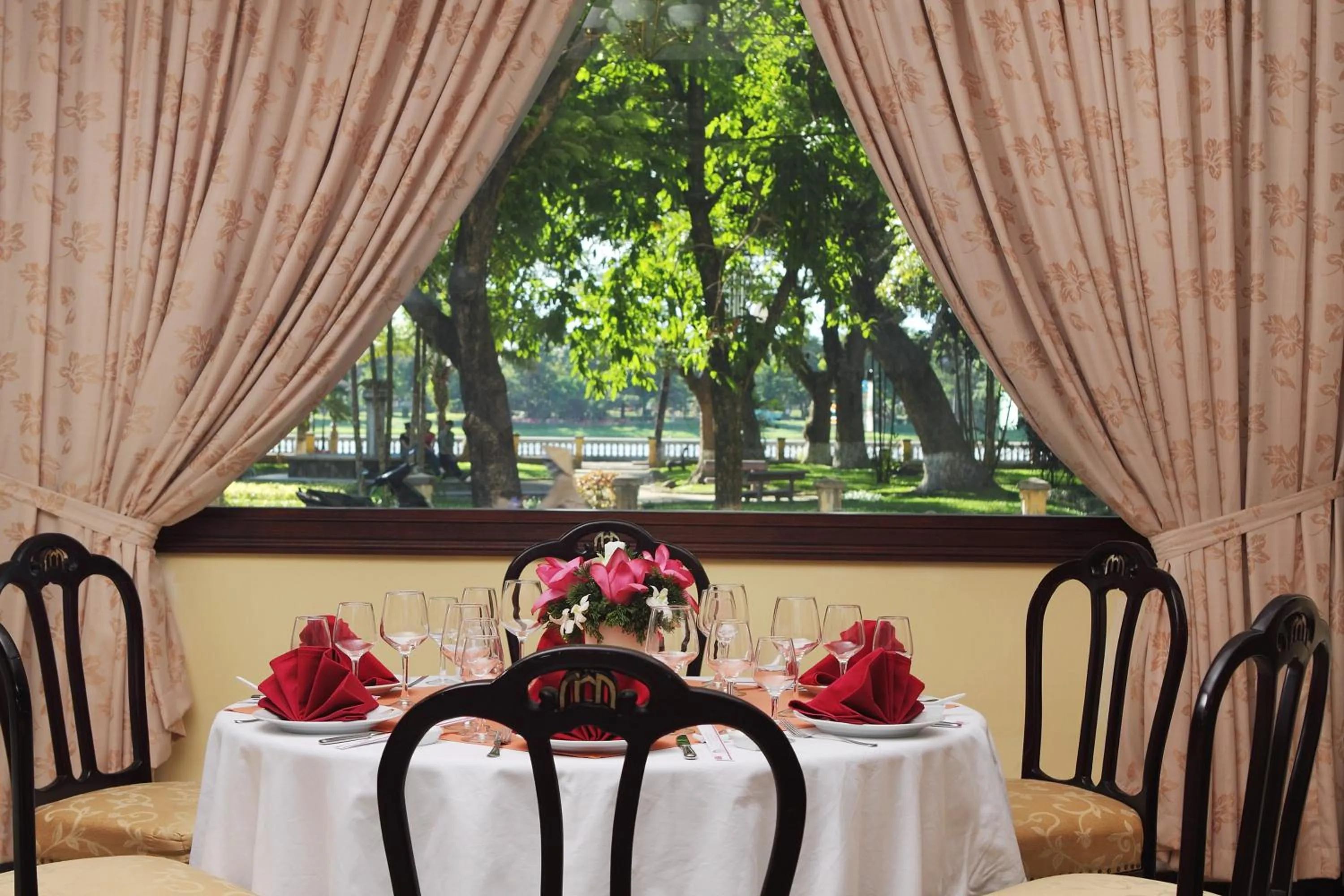 Restaurant/places to eat in Saigon Morin Hotel