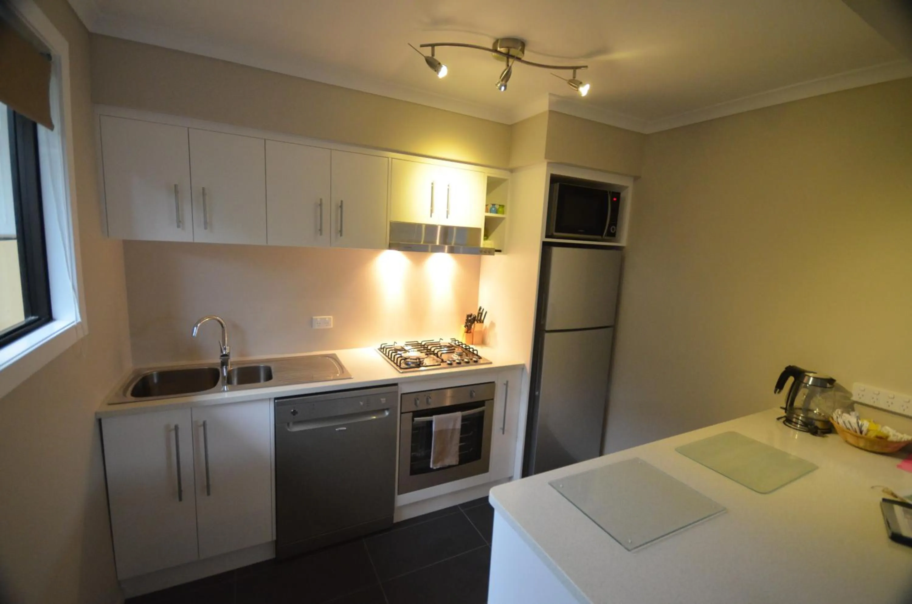 Kitchen or kitchenette, Bed in Cumberland Resort & Spa