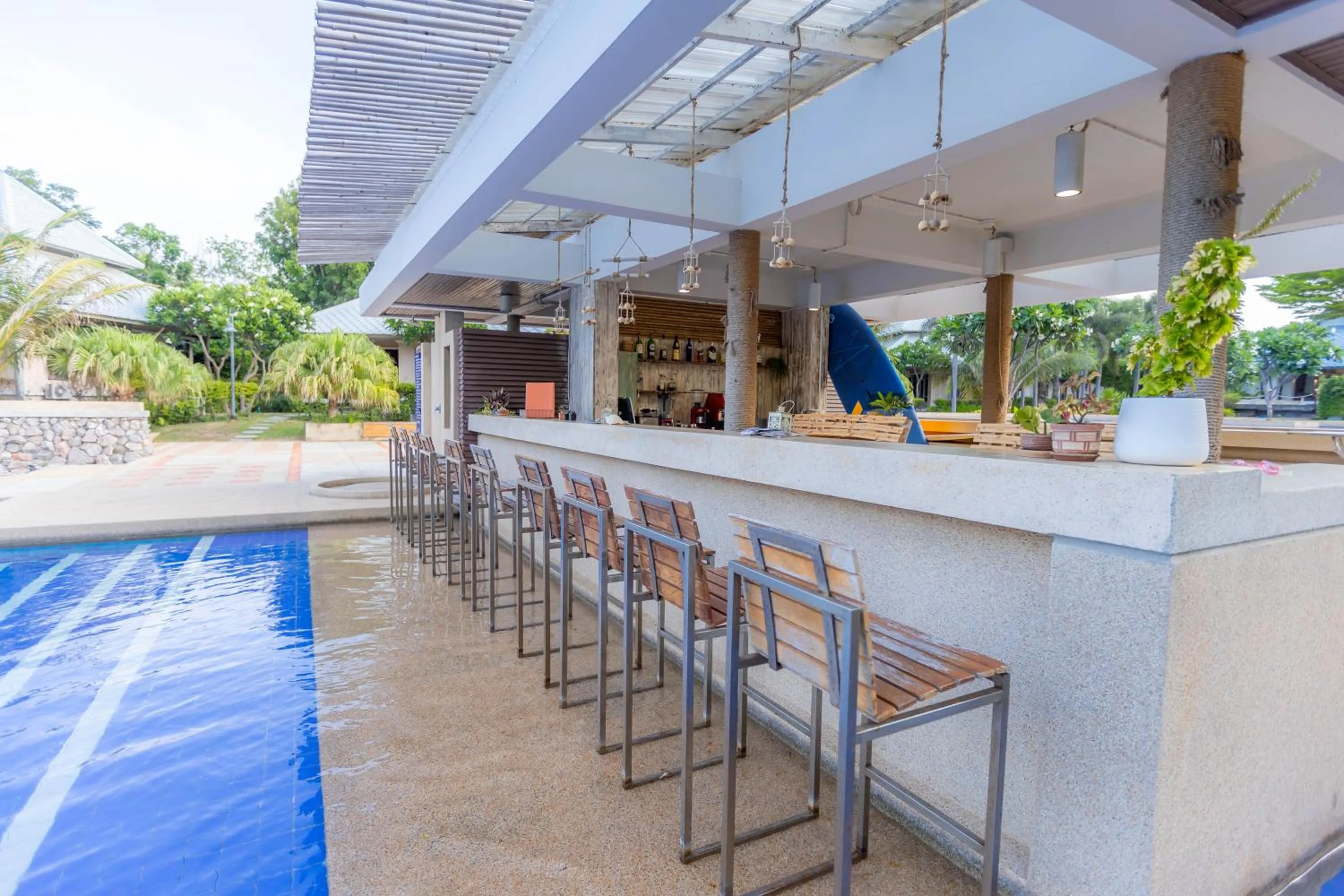 Lounge or bar in Sirarun Resort