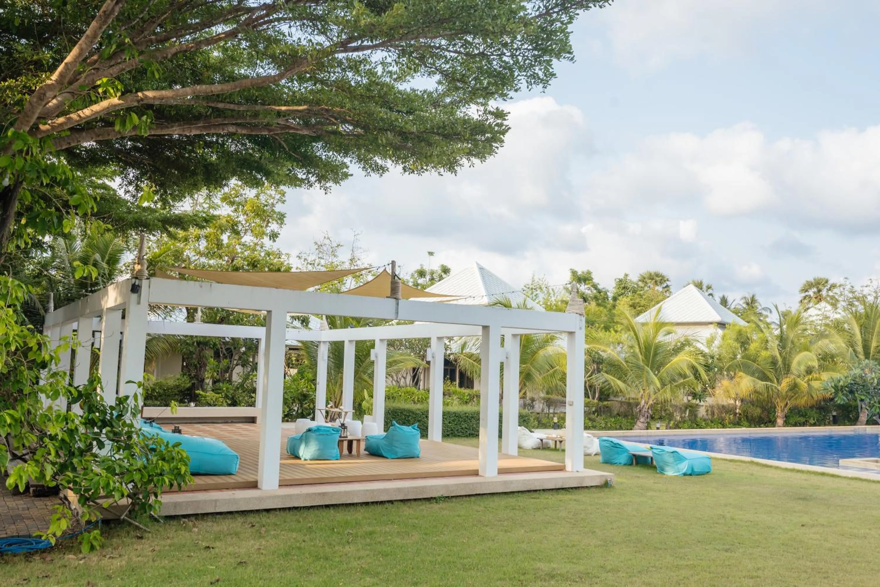 Swimming pool in Sirarun Resort
