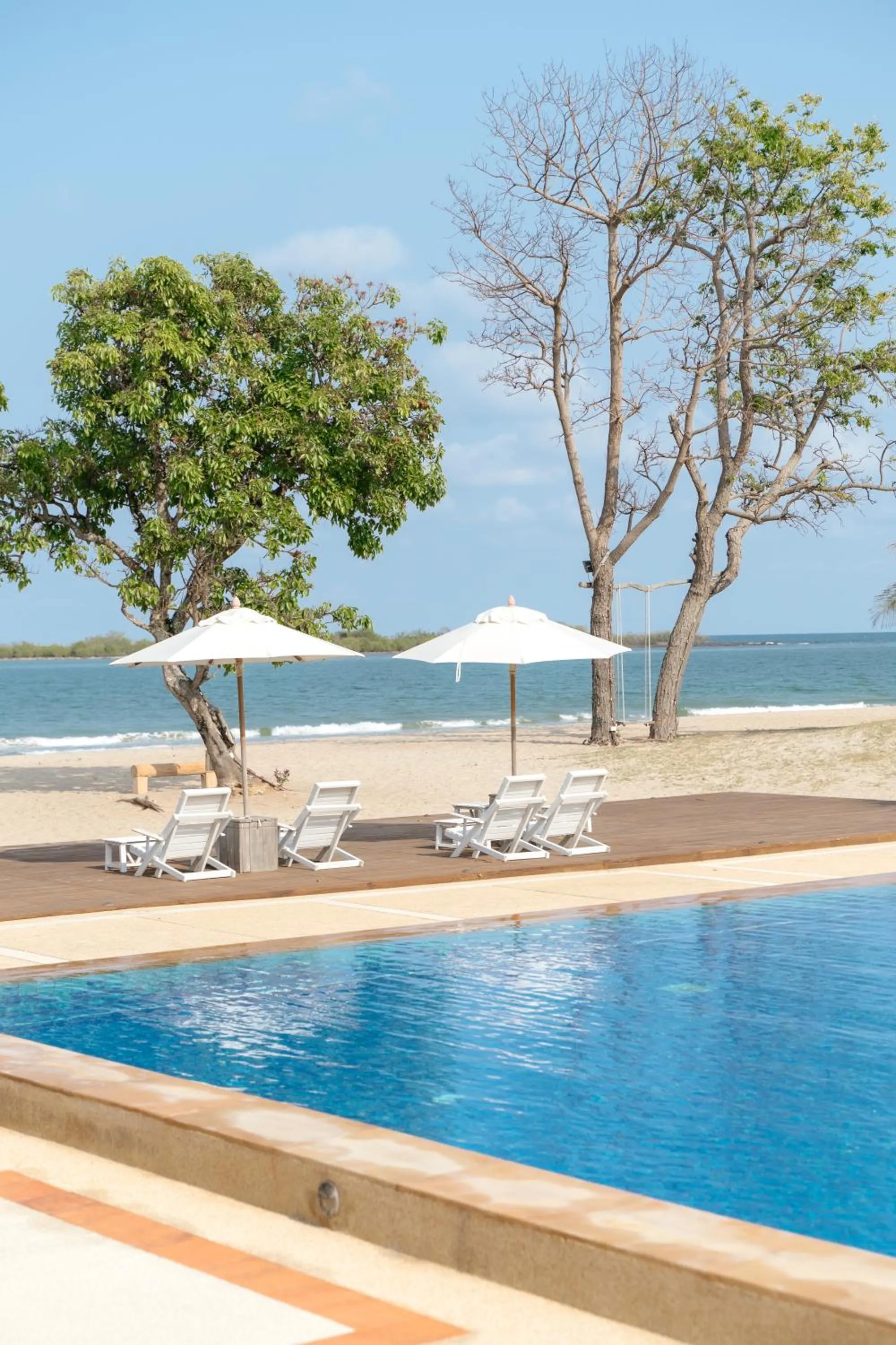 Swimming pool in Sirarun Resort