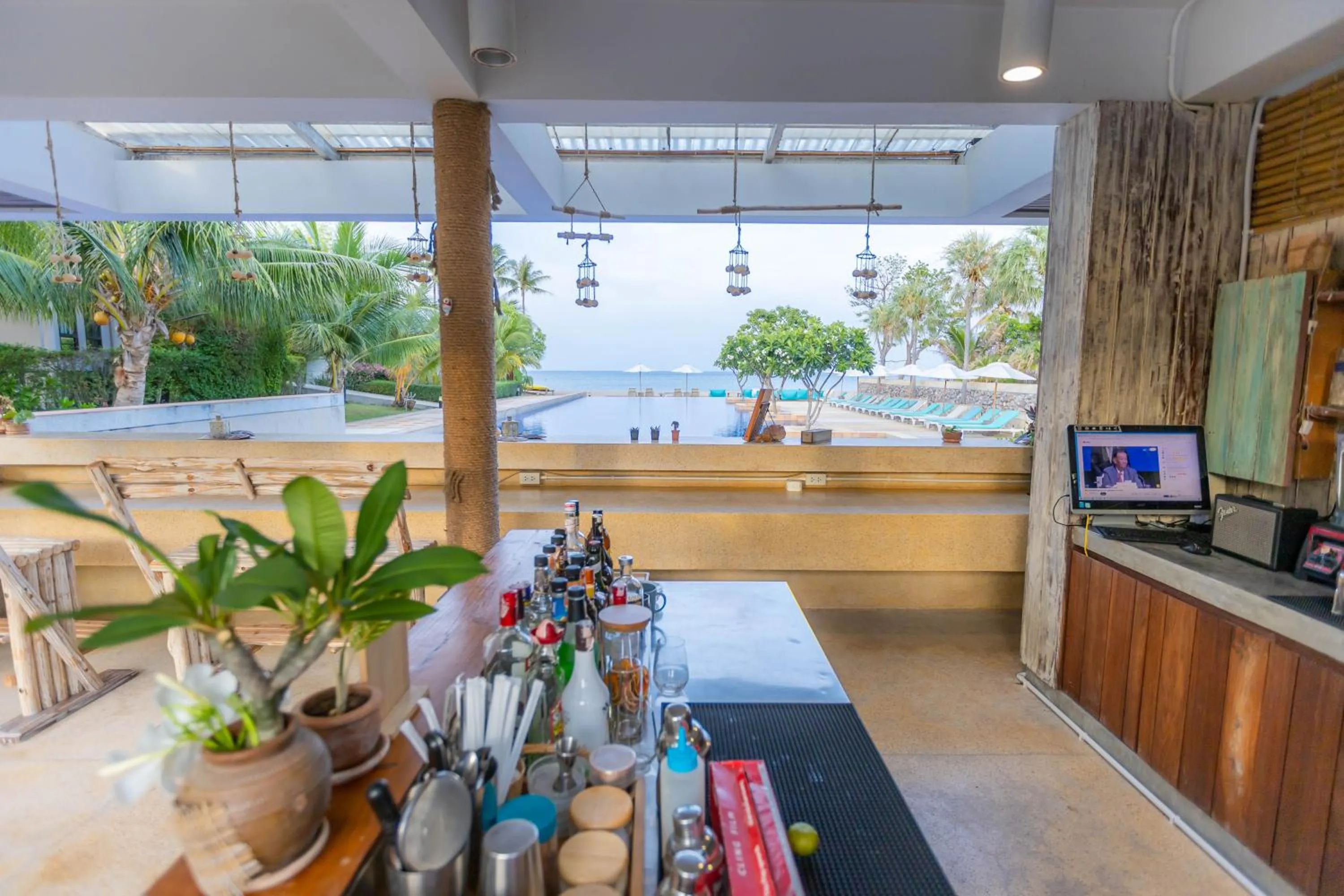 Lounge or bar in Sirarun Resort