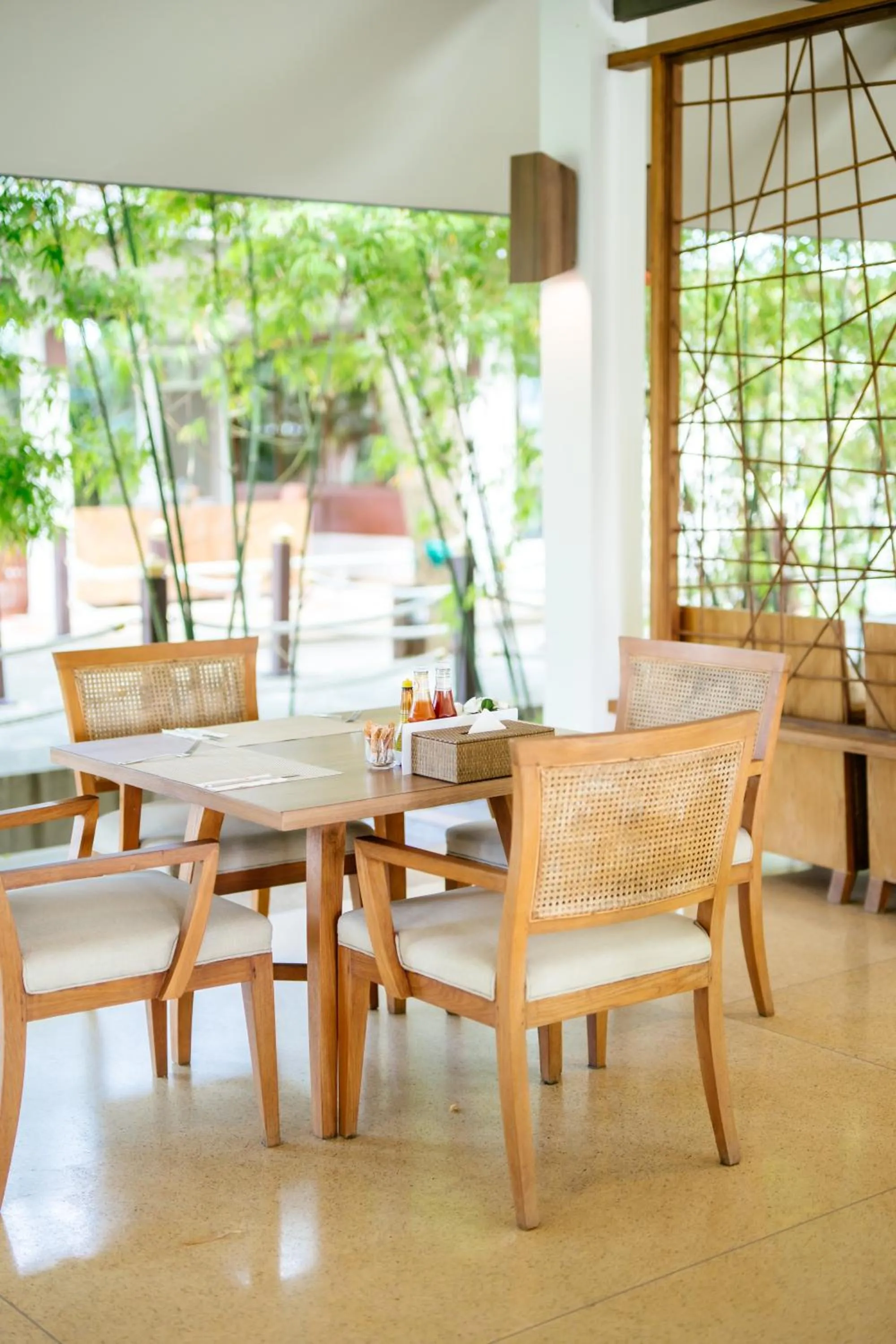 Restaurant/places to eat in Sirarun Resort