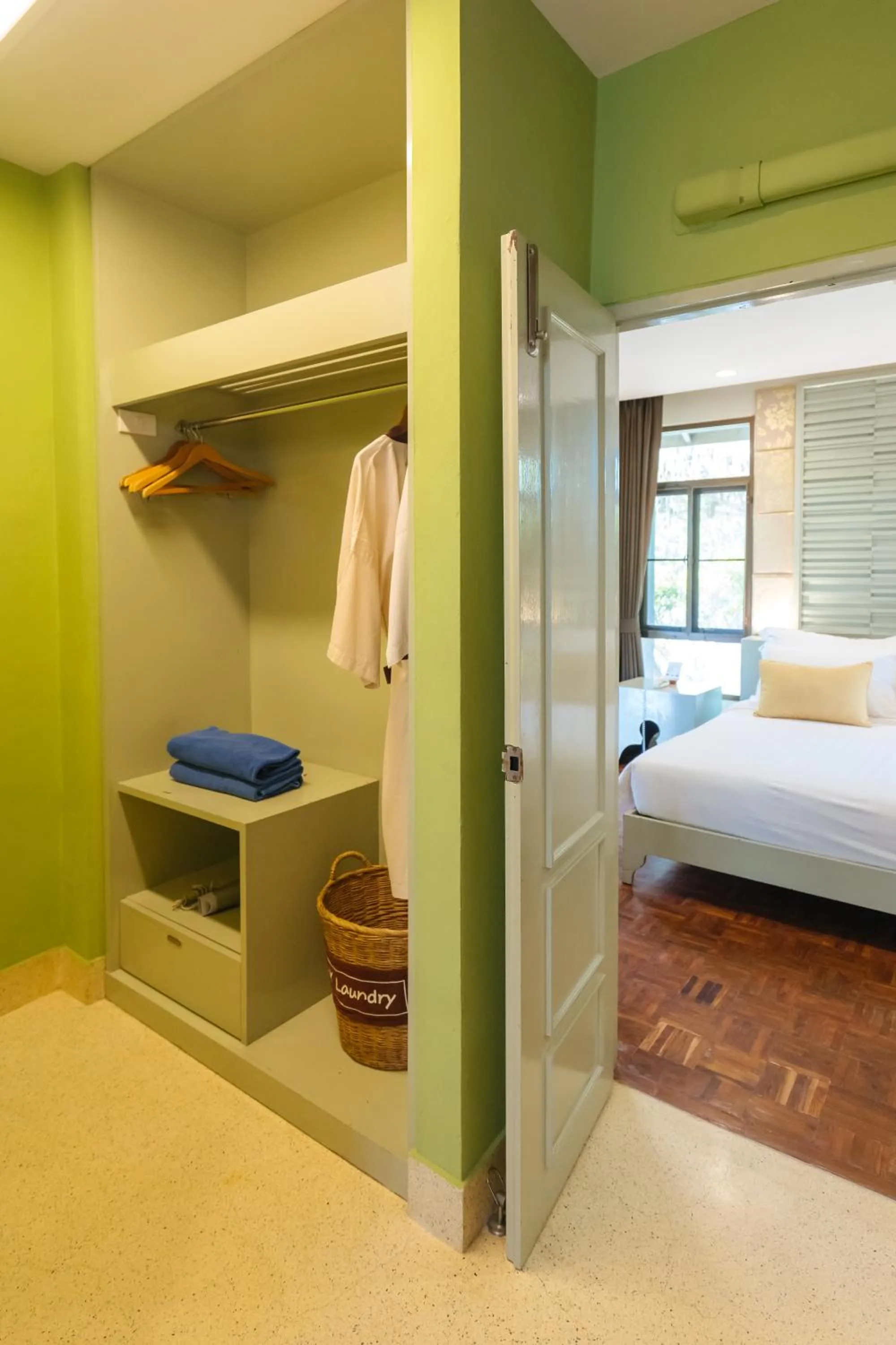 wardrobe, Bed in Sirarun Resort