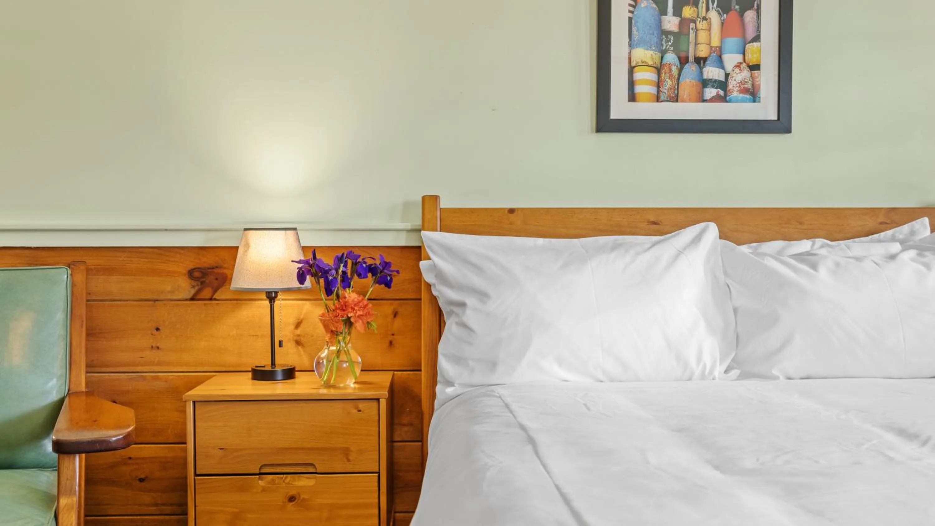 Bed in Mid-Town Motel