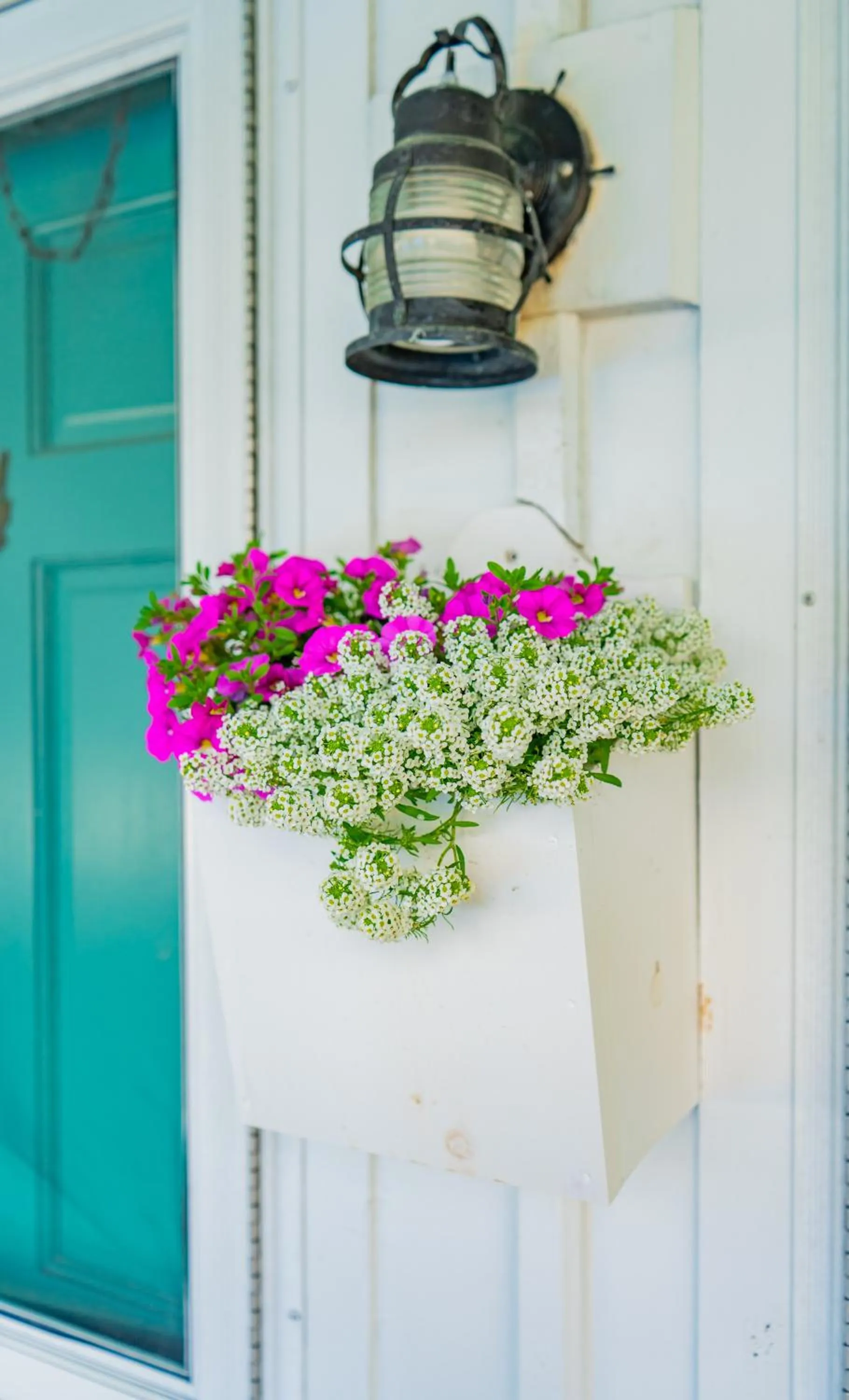 Property building in Mid-Town Motel