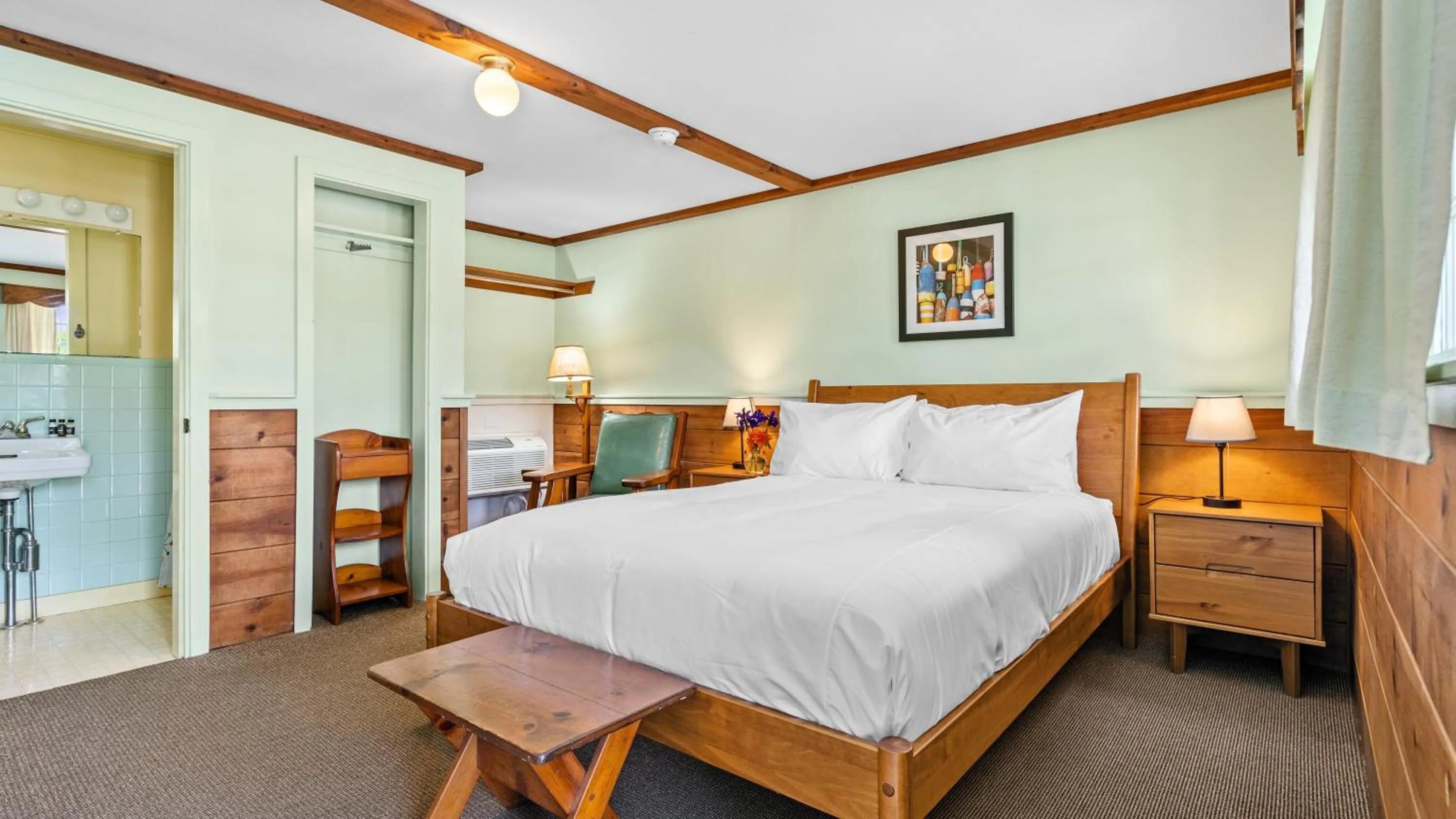 Bedroom, Bed in Mid-Town Motel