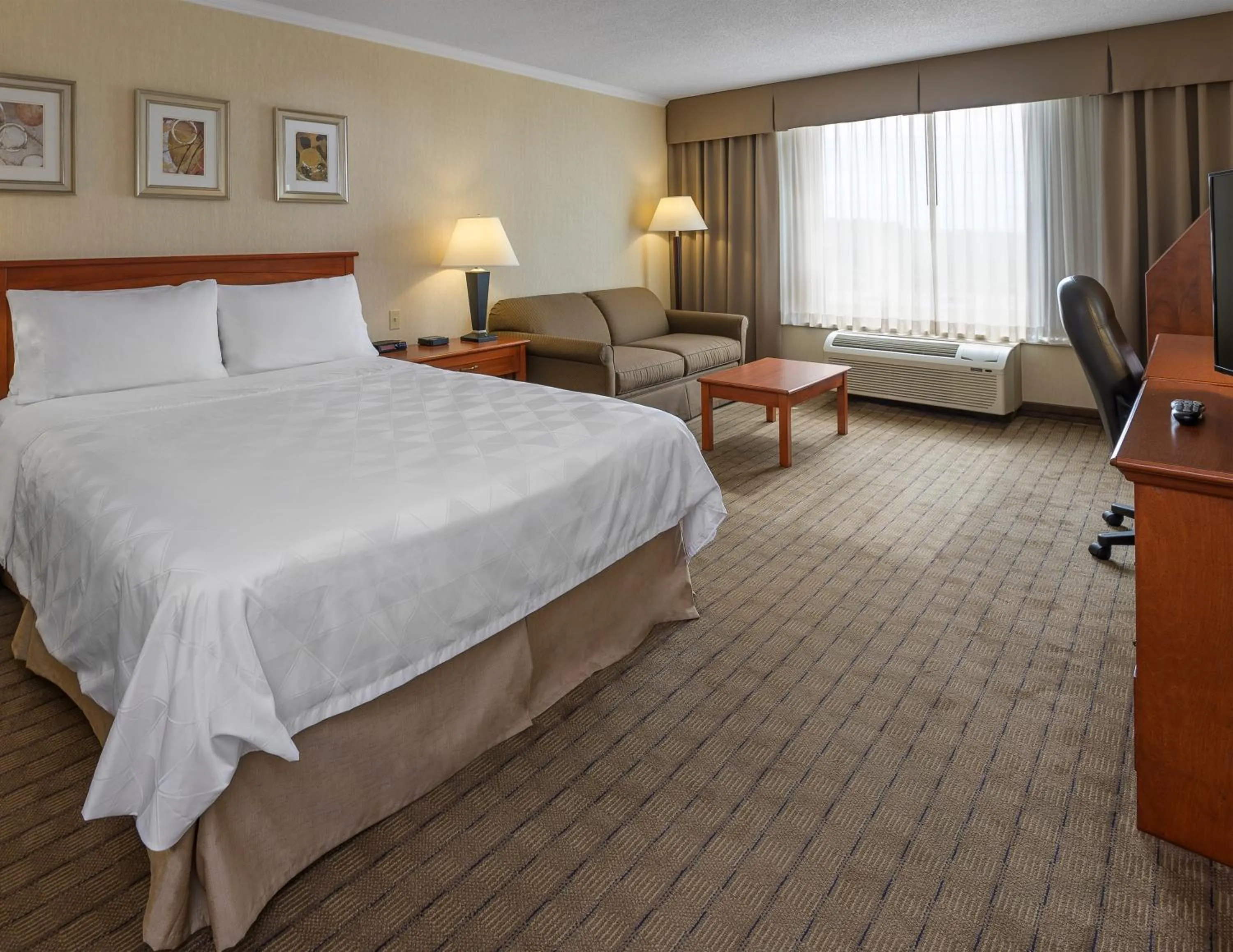 Bedroom in Allure Hotel & Conference Centre, Ascend Hotel Collection