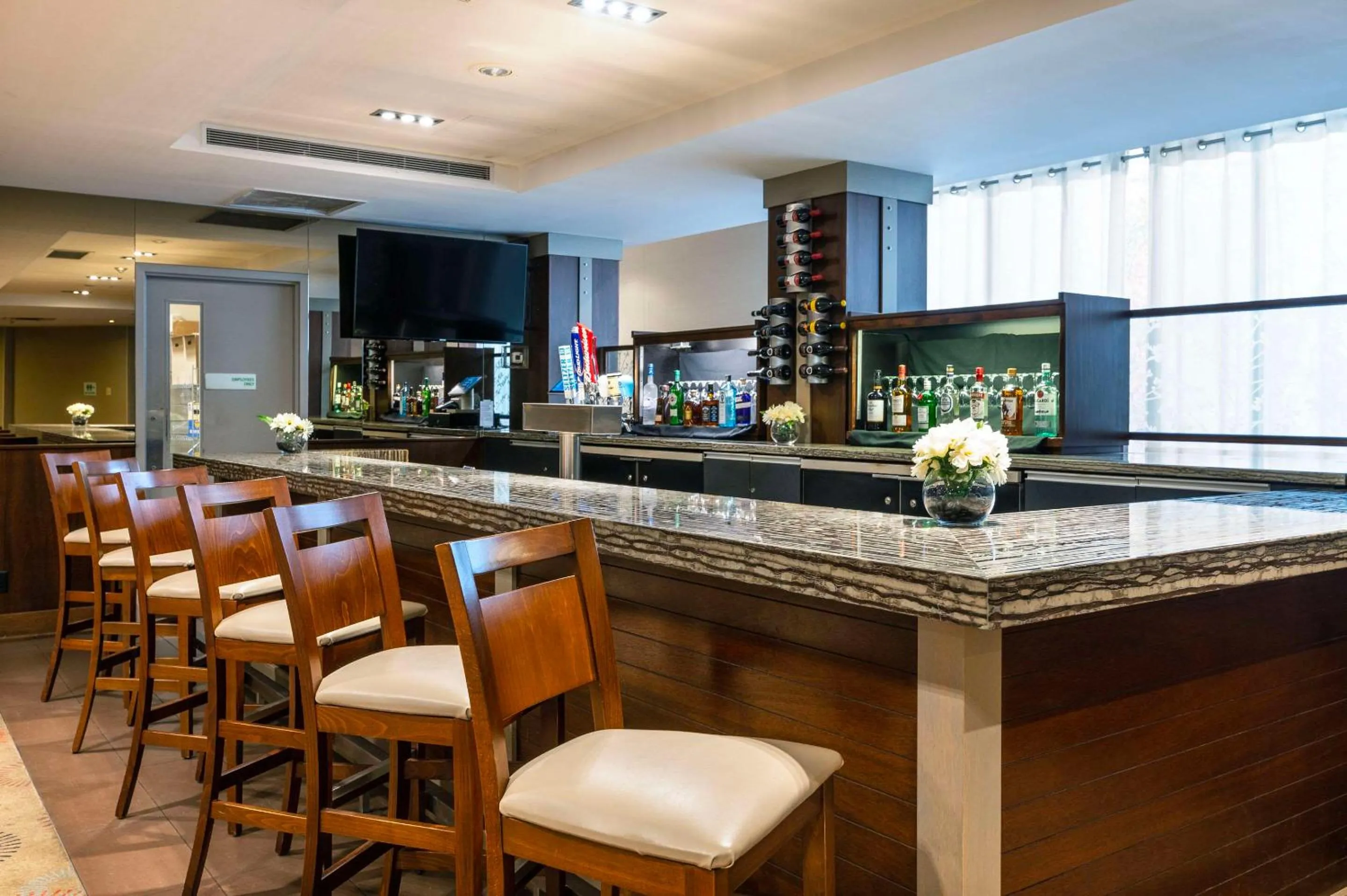 Restaurant/places to eat in Allure Hotel & Conference Centre, Ascend Hotel Collection