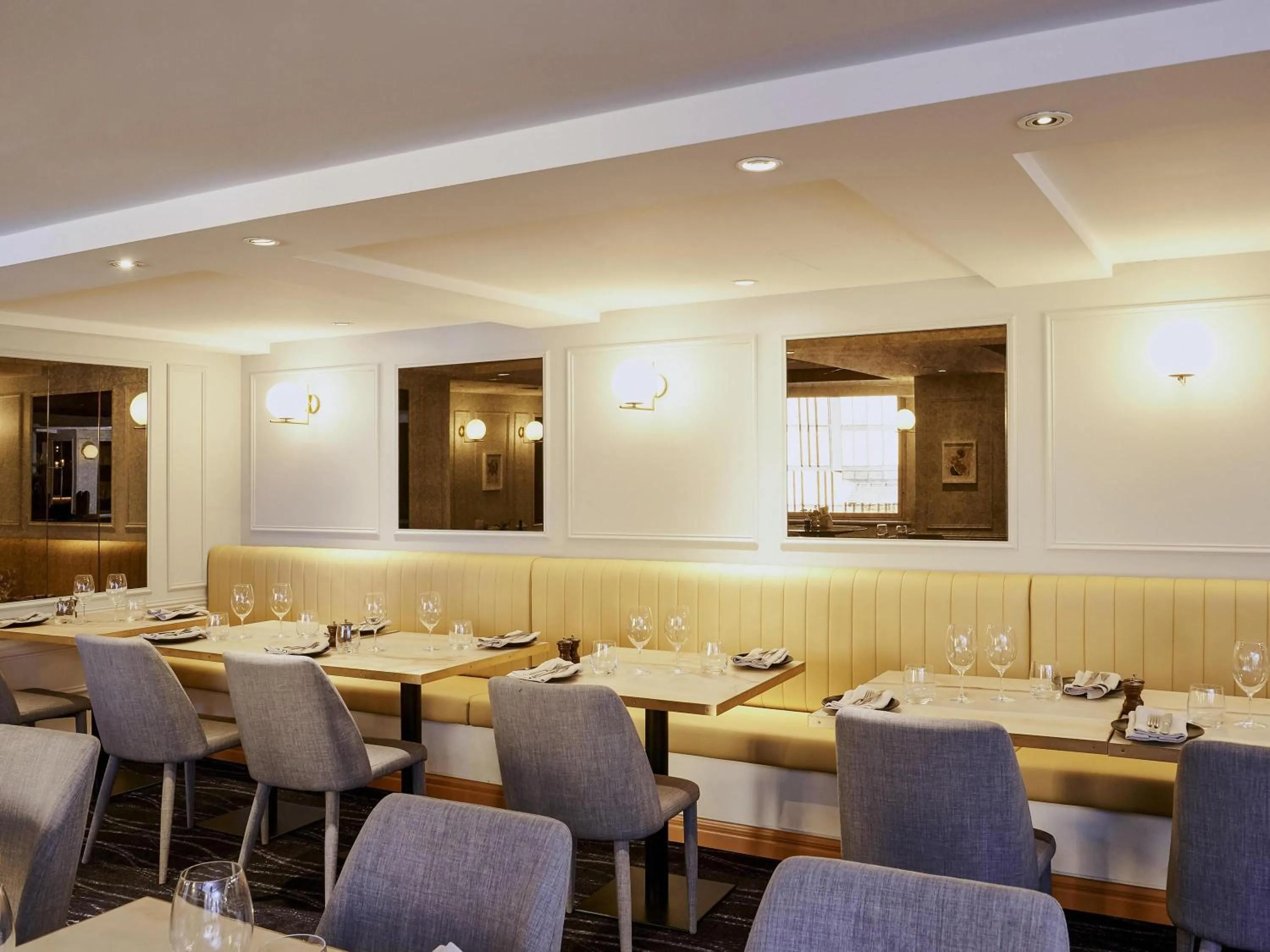 Restaurant/places to eat in The Sebel Quay West Suites Sydney