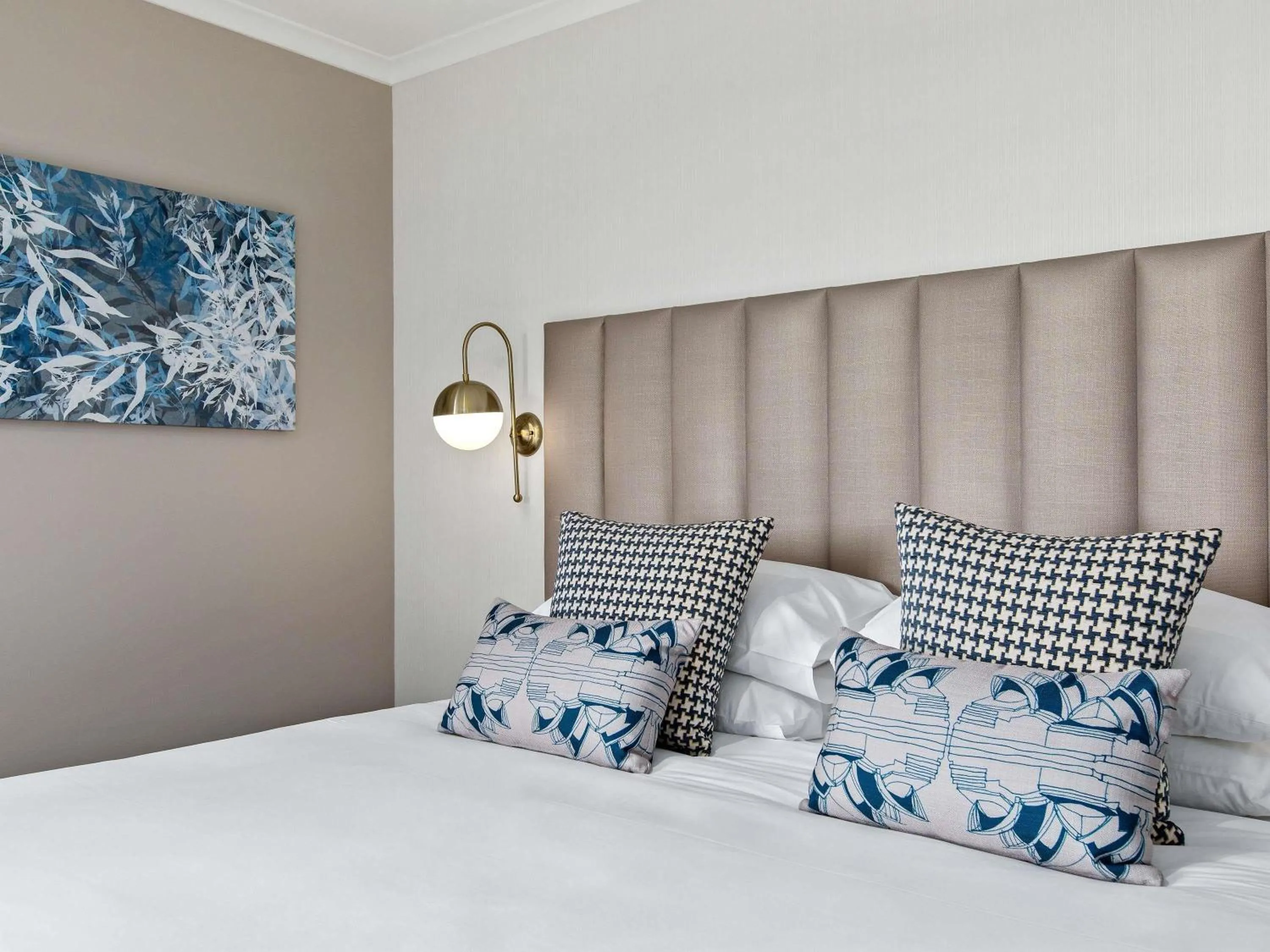 Bedroom, Bed in The Sebel Quay West Suites Sydney