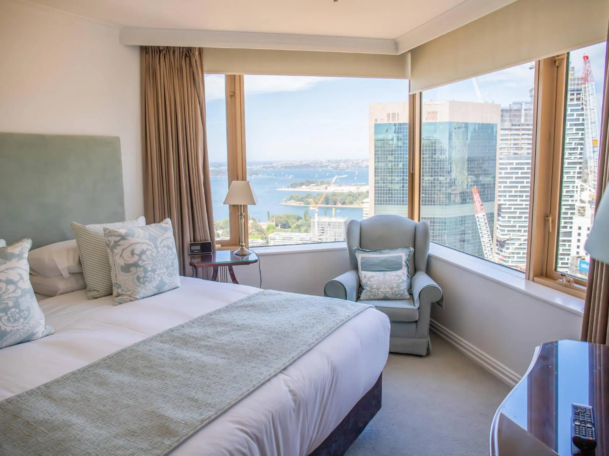 View (from property/room), Bed in The Sebel Quay West Suites Sydney