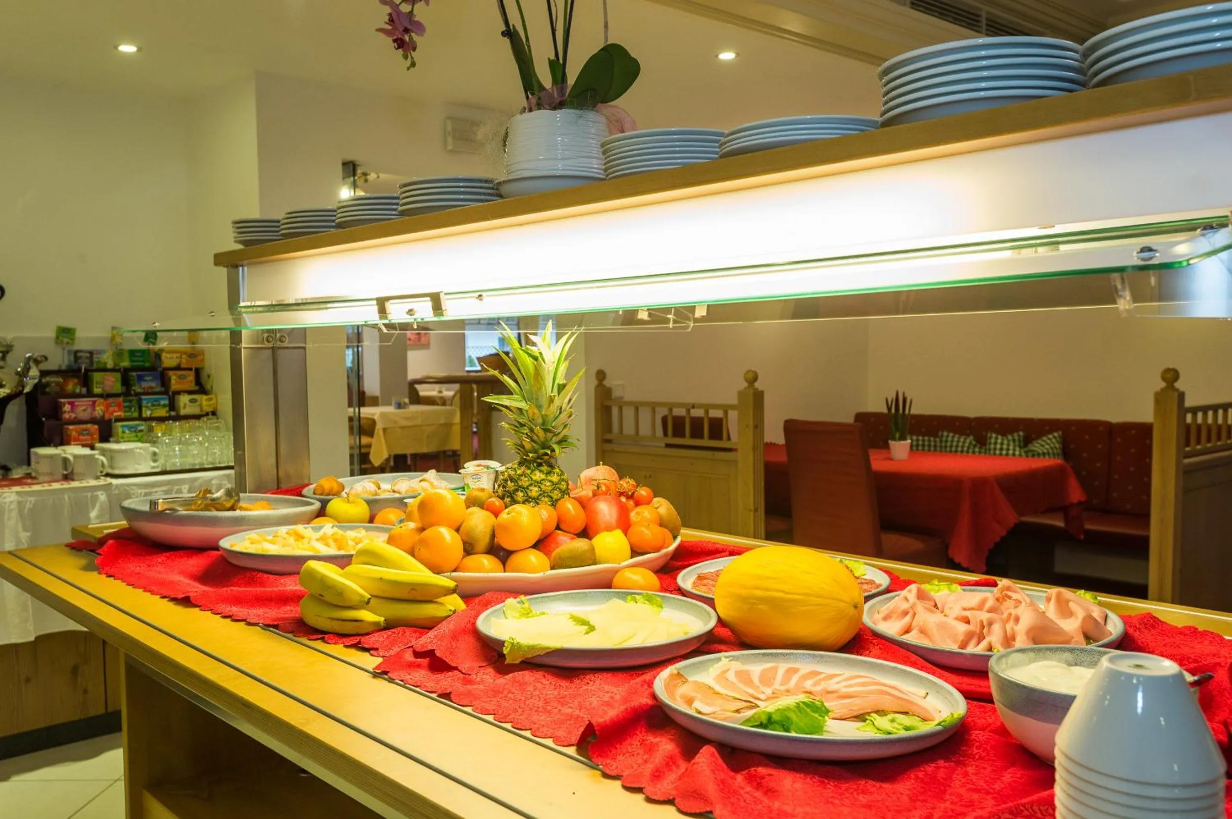 Buffet breakfast in Hotel Hellweger