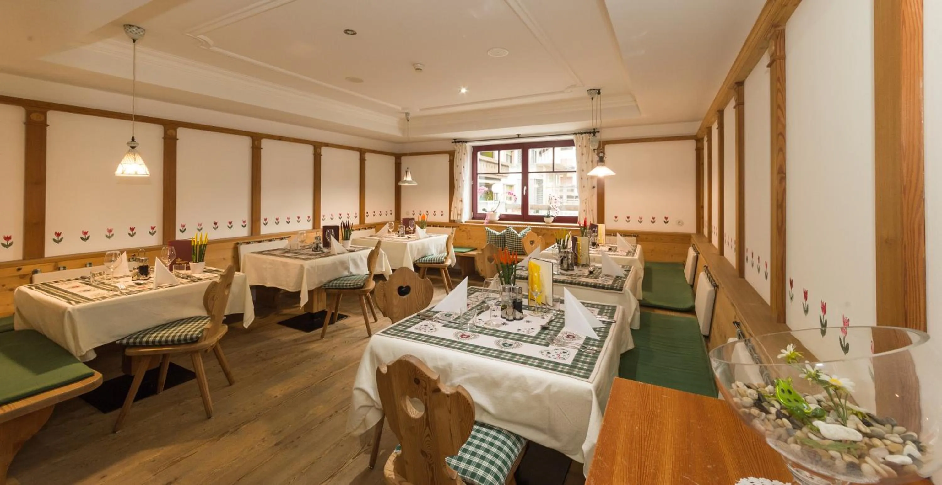 Restaurant/places to eat in Hotel Hellweger