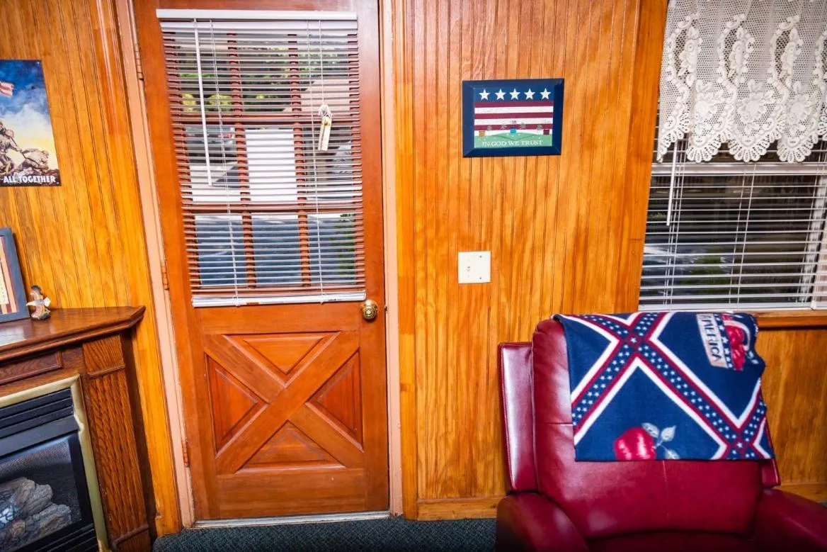 Seating area in Mountain Aire Cottages, Inn, & Glamping