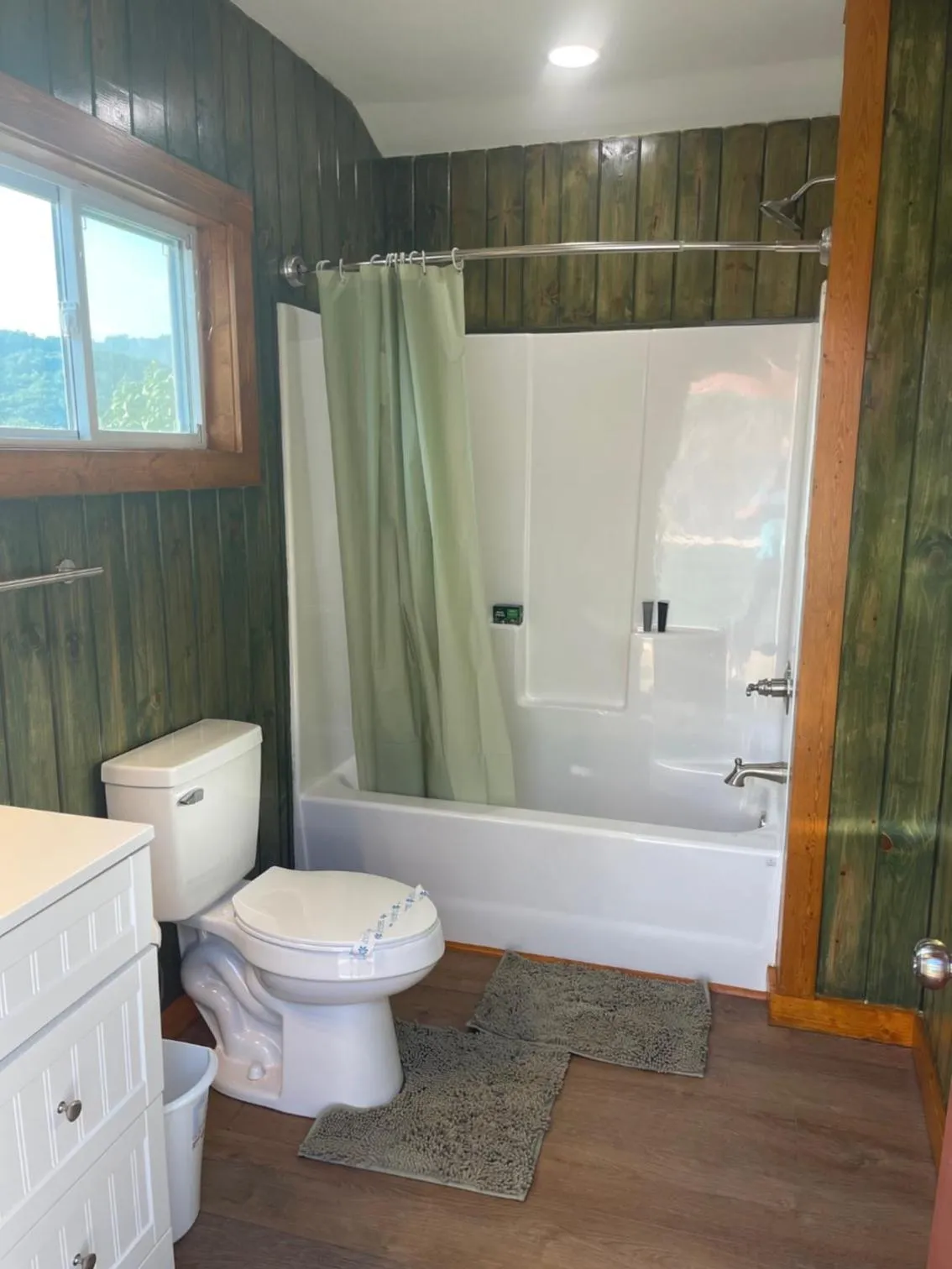 Bathroom in Mountain Aire Cottages, Inn, & Glamping
