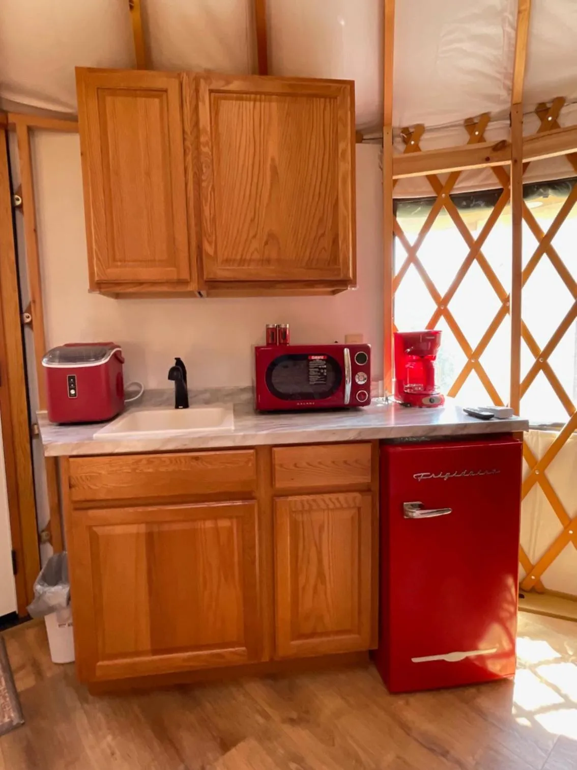 Coffee/tea facilities in Mountain Aire Cottages, Inn, & Glamping