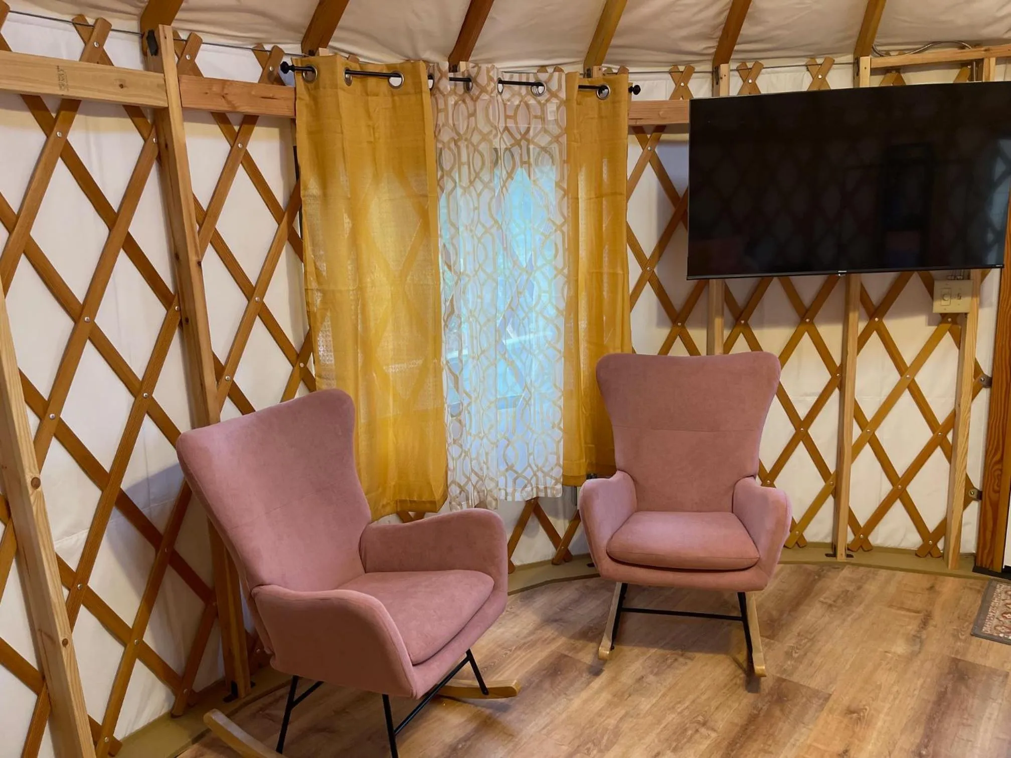 TV and multimedia in Mountain Aire Cottages, Inn, & Glamping